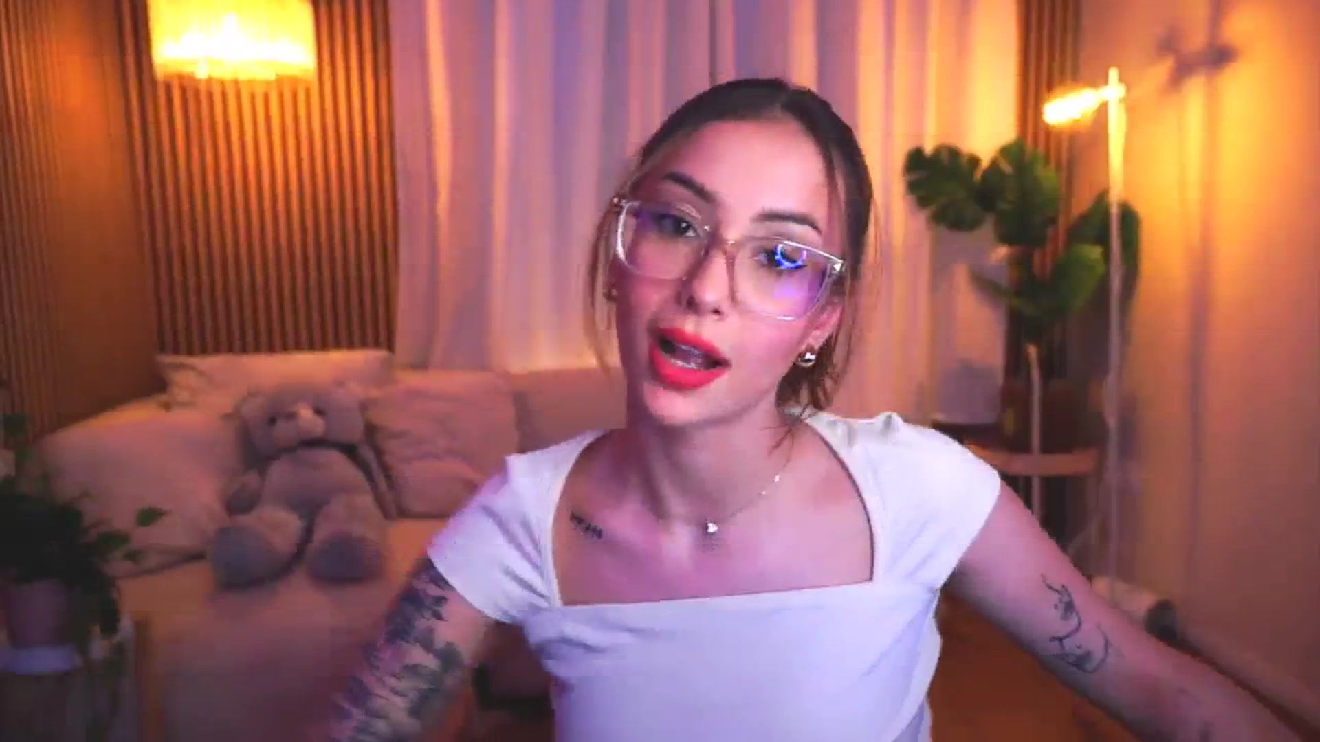 Gallery image thumbnail from Naomii18's myfreecams stream on, 03/15/2025, 16:28 image 4 of 20