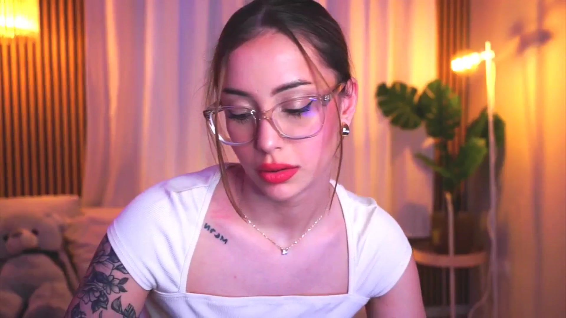 Gallery image thumbnail from Naomii18's myfreecams stream on, 03/15/2025, 16:28 image 6 of 20
