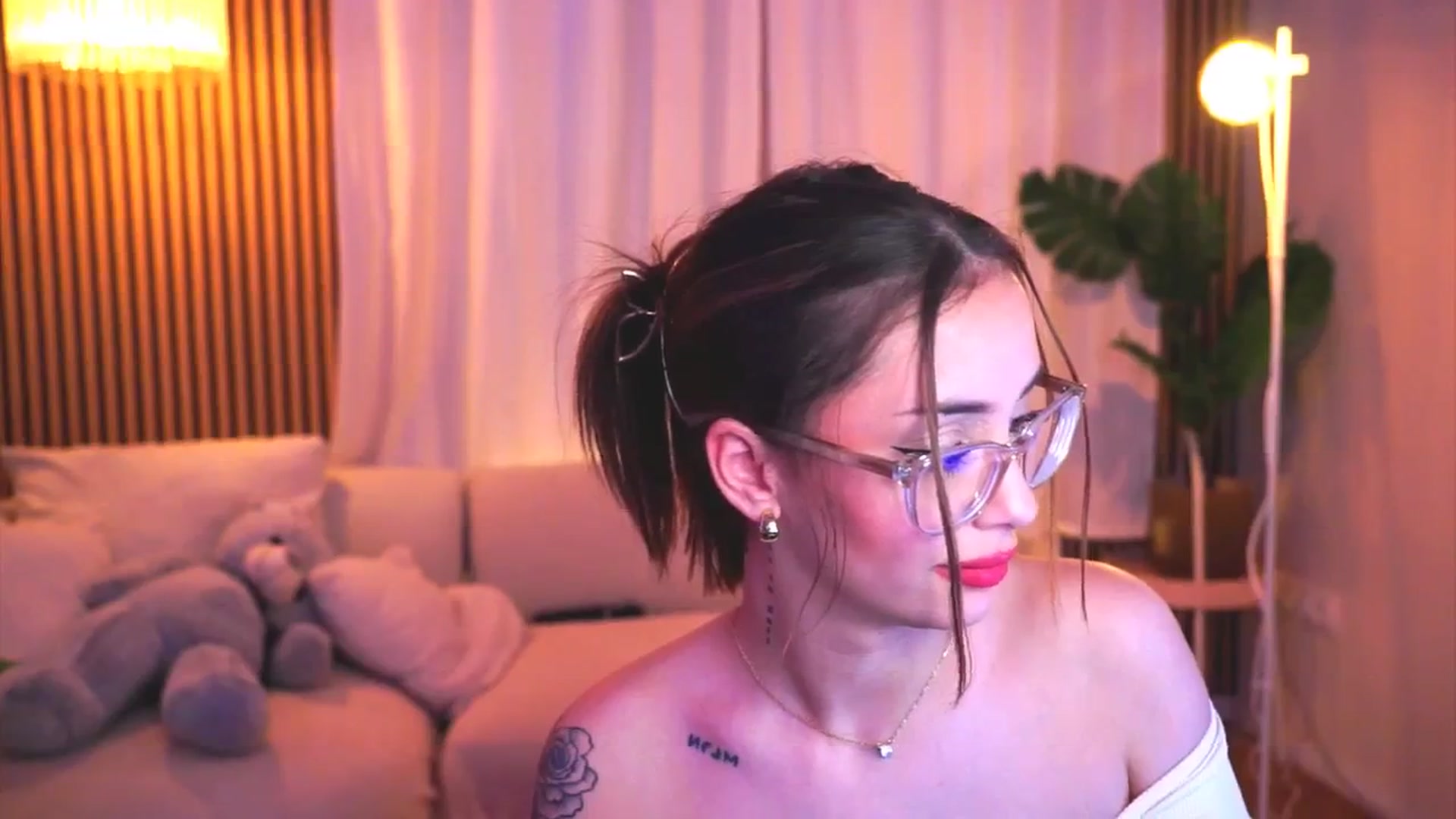 Gallery image thumbnail from Naomii18's myfreecams stream on, 03/15/2025, 16:28 image 17 of 20