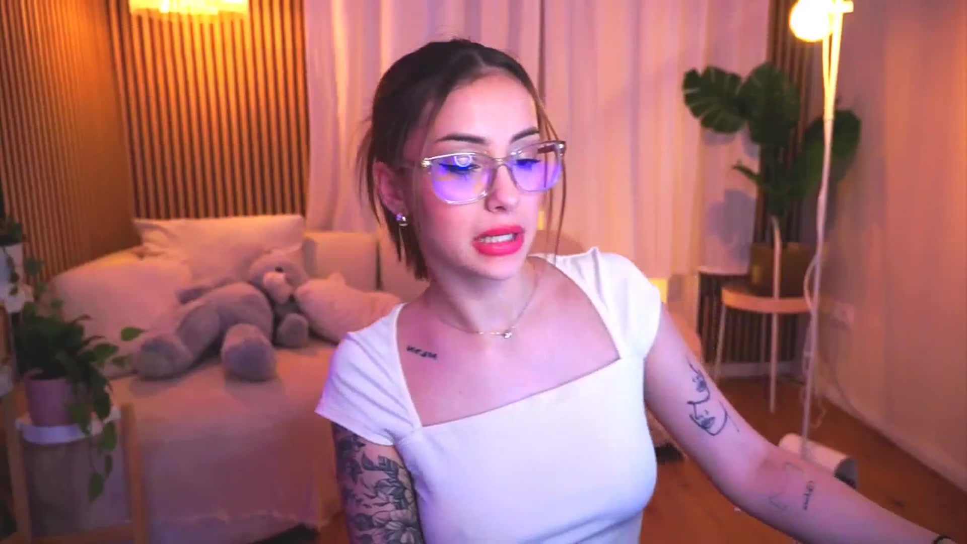 Gallery image thumbnail from Naomii18's myfreecams stream on, 03/15/2025, 16:28 image 18 of 20