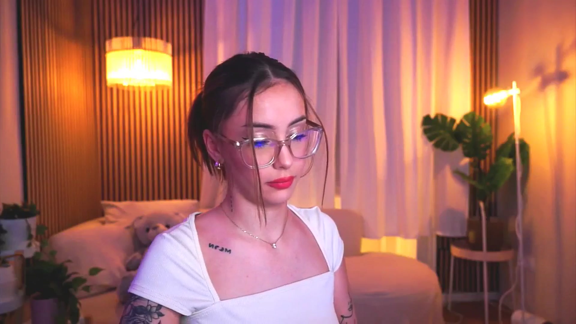Gallery image thumbnail from Naomii18's myfreecams stream on, 03/15/2025, 16:28 image 5 of 20