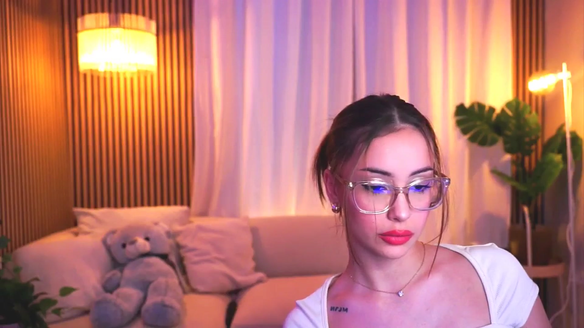 Gallery image thumbnail from Naomii18's myfreecams stream on, 03/15/2025, 16:28 image 3 of 20