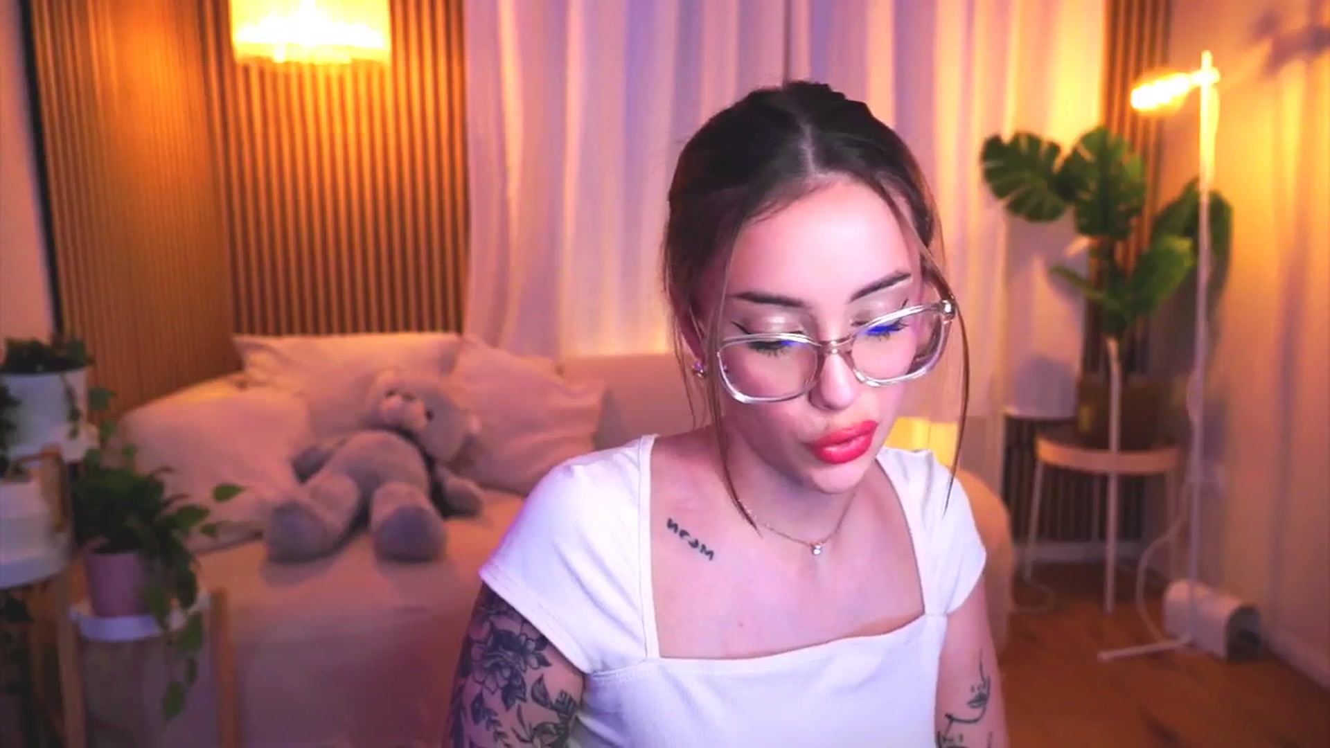 Gallery image thumbnail from Naomii18's myfreecams stream on, 03/15/2025, 16:28 image 9 of 20