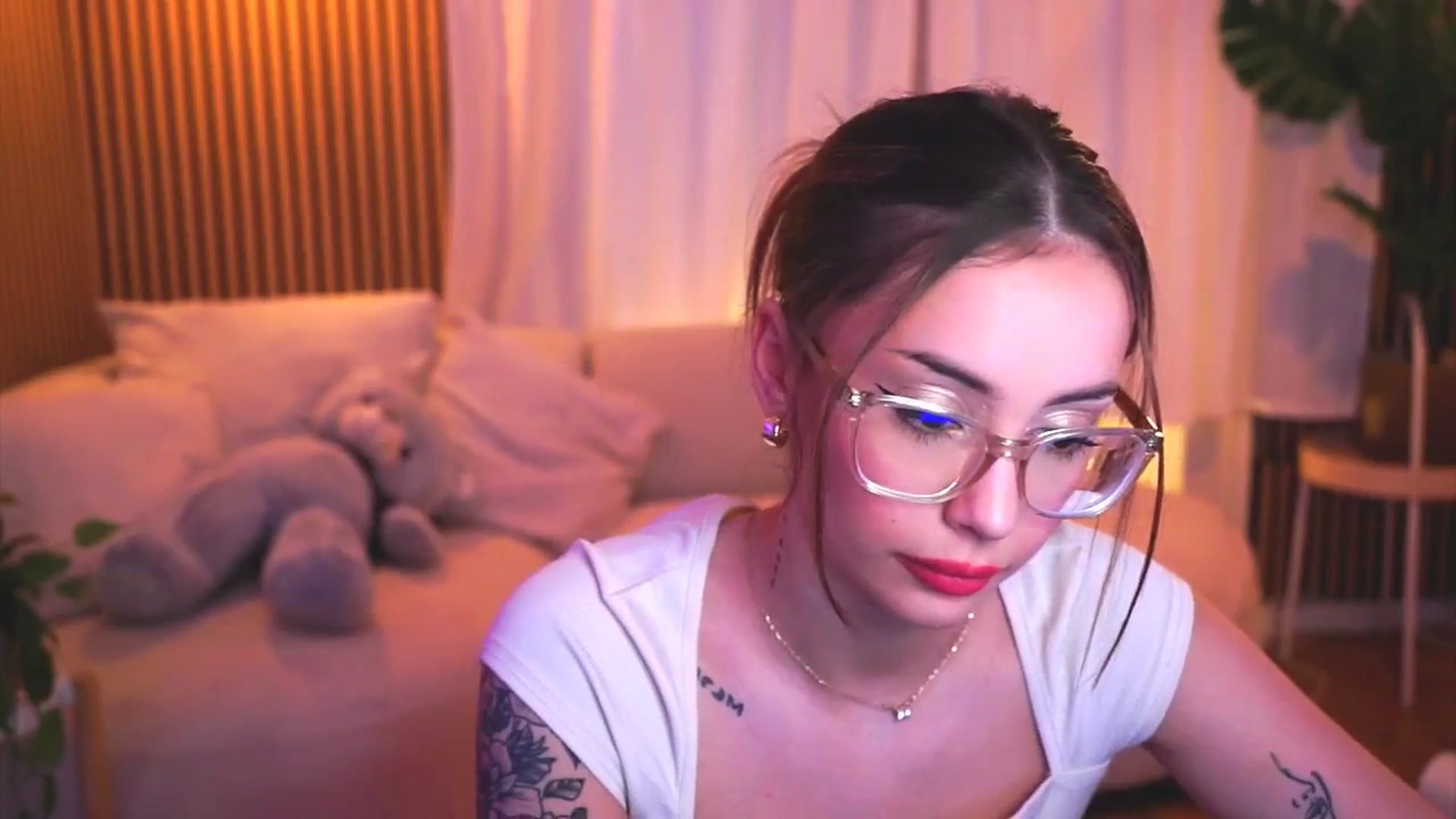 Gallery image thumbnail from Naomii18's myfreecams stream on, 03/15/2025, 16:28 image 12 of 20