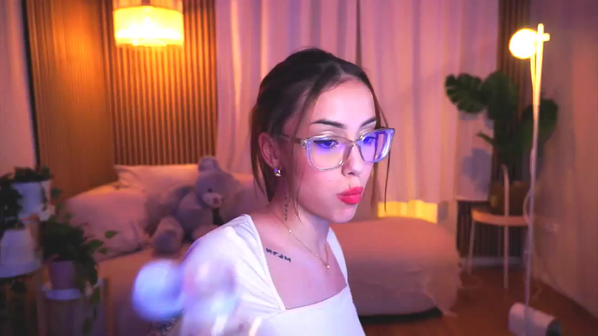 Gallery image thumbnail from Naomii18's myfreecams stream on, 03/15/2025, 17:37 image 13 of 20
