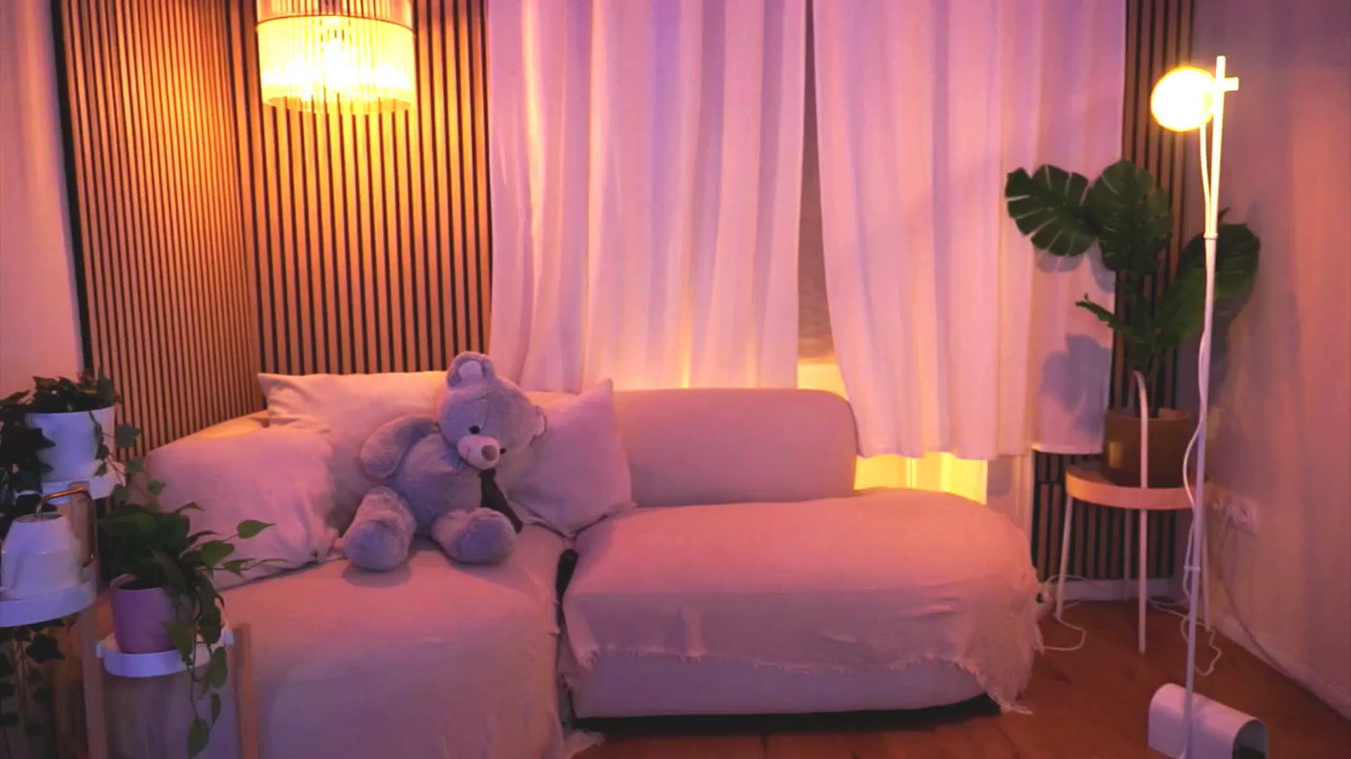 Gallery image thumbnail from Naomii18's myfreecams stream on, 03/15/2025, 17:37 image 16 of 20