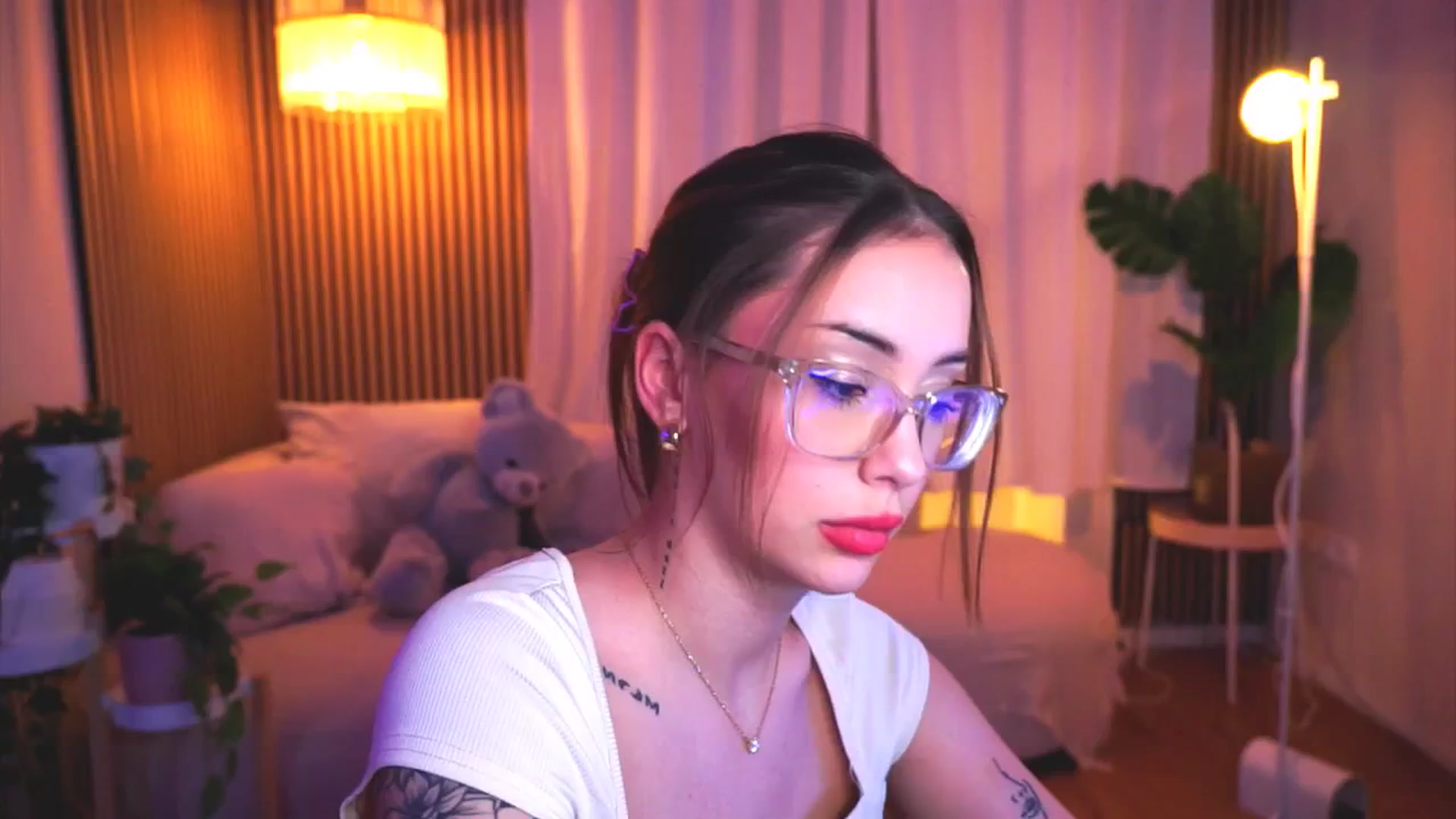 Gallery image thumbnail from Naomii18's myfreecams stream on, 03/15/2025, 17:37 image 14 of 20