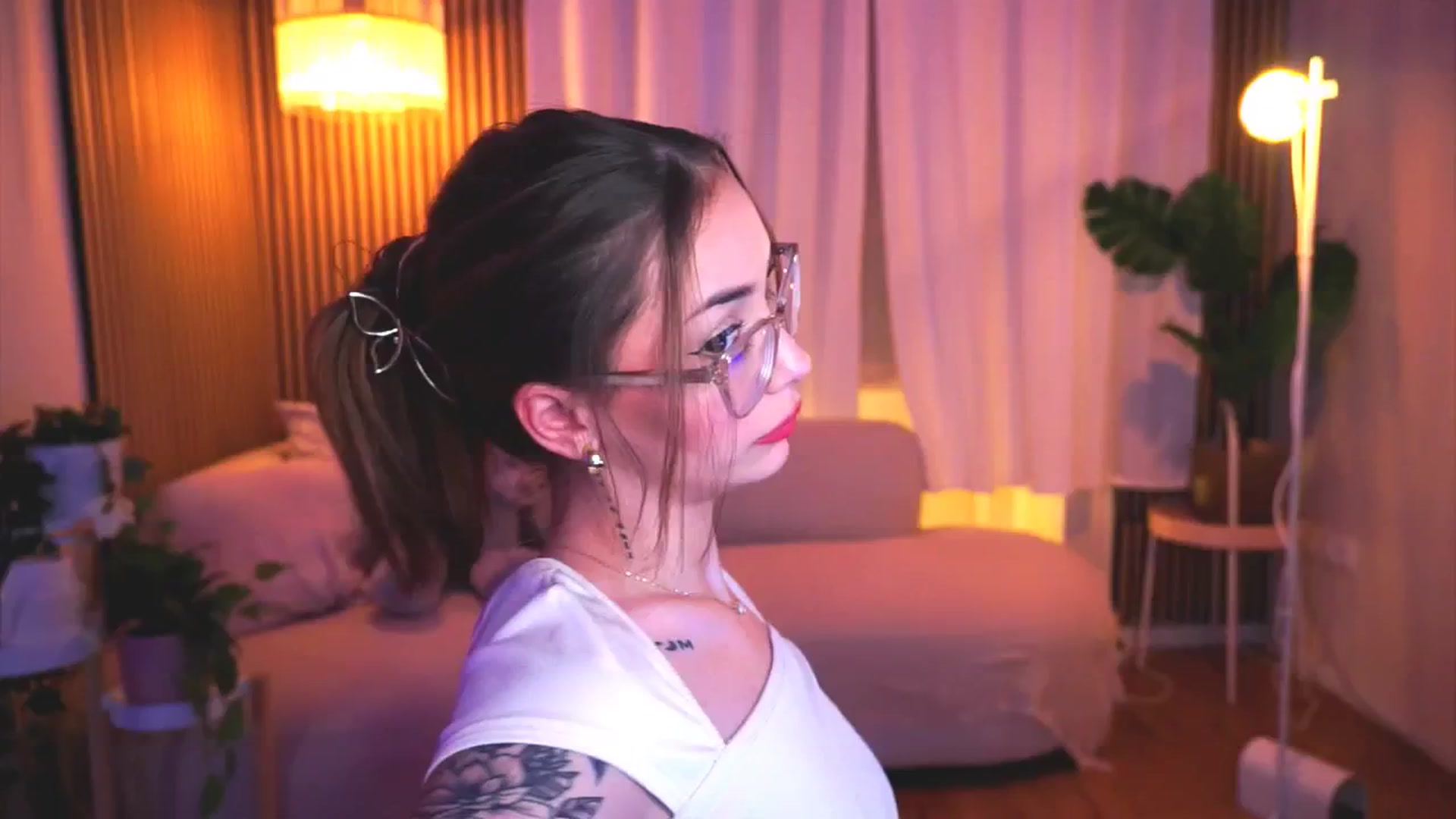 Gallery image thumbnail from Naomii18's myfreecams stream on, 03/15/2025, 17:37 image 15 of 20