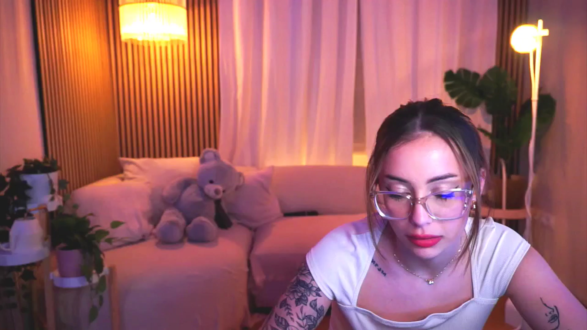 Gallery image thumbnail from Naomii18's myfreecams stream on, 03/15/2025, 19:04 image 11 of 20