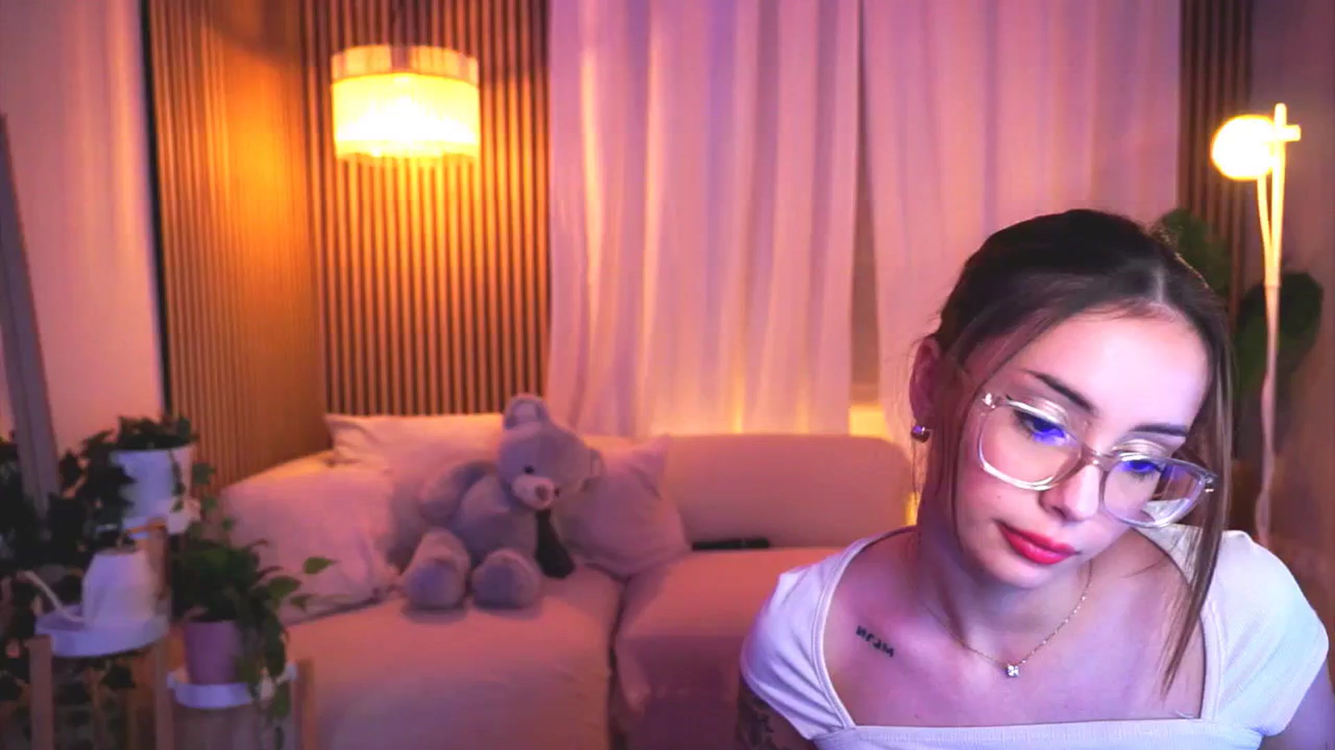 Gallery image thumbnail from Naomii18's myfreecams stream on, 03/15/2025, 19:04 image 6 of 20