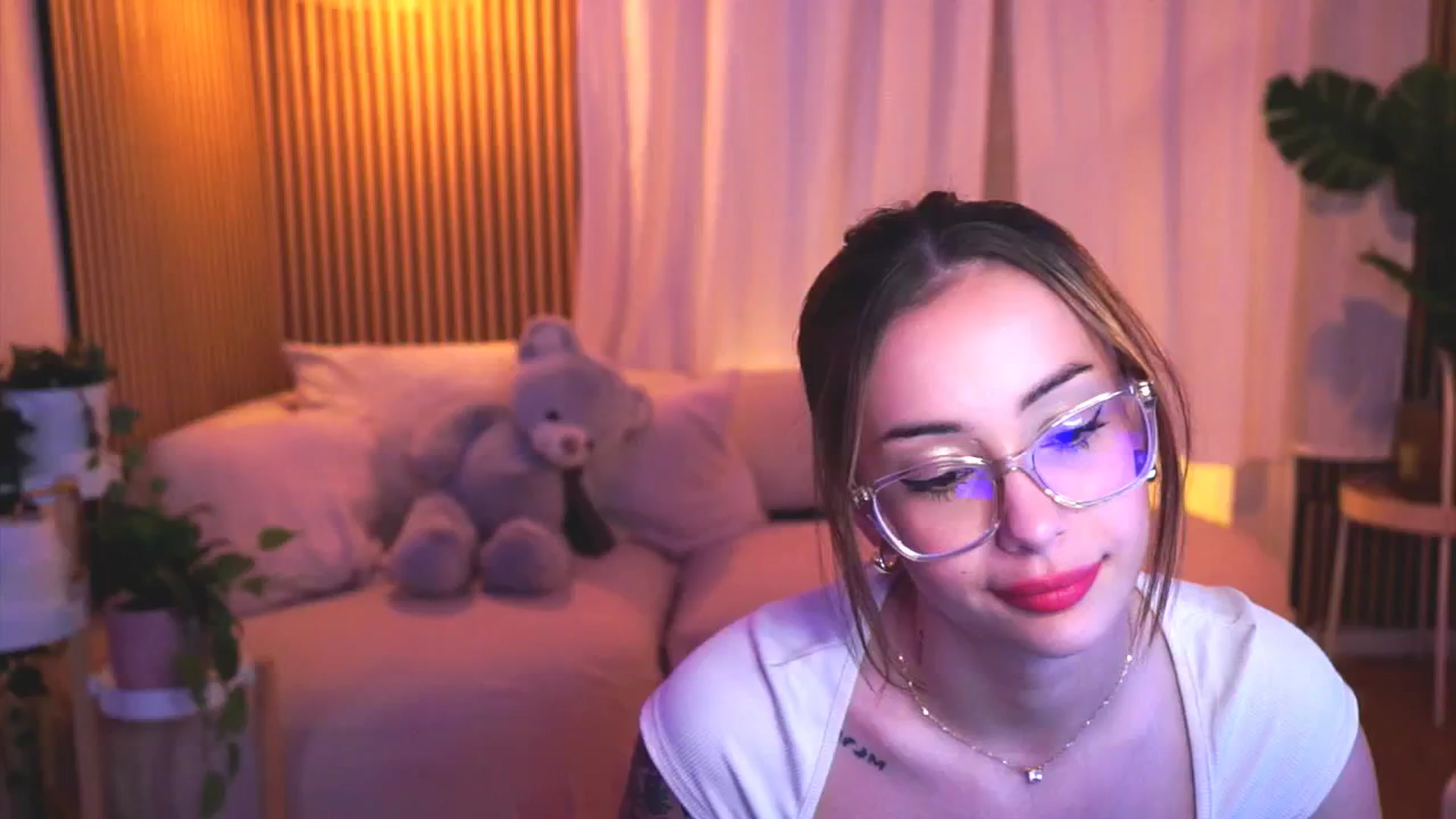 Gallery image thumbnail from Naomii18's myfreecams stream on, 03/15/2025, 19:04 image 15 of 20