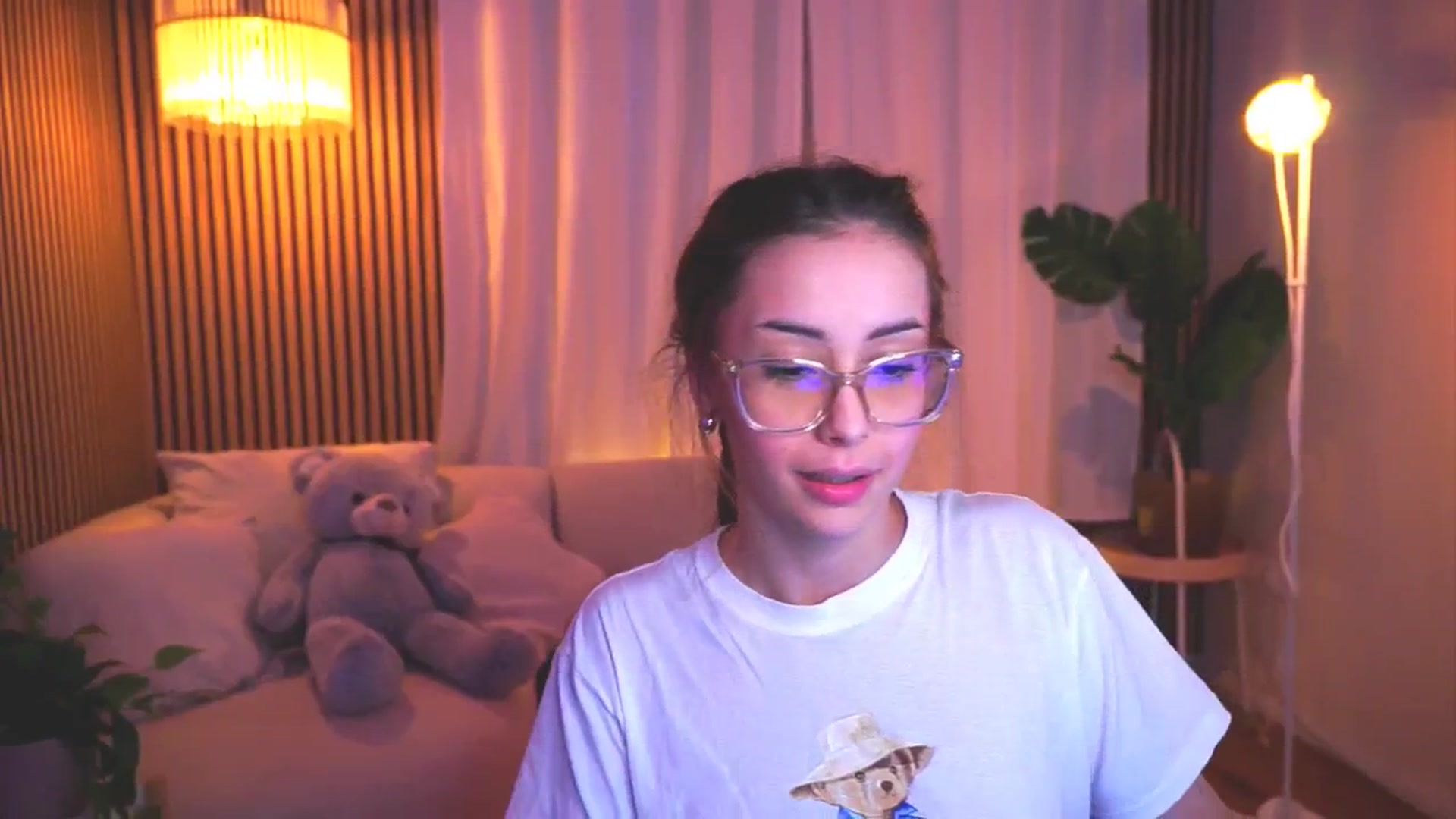 Gallery image thumbnail from Naomii18's myfreecams stream on, 03/18/2025, 18:10 image 5 of 20