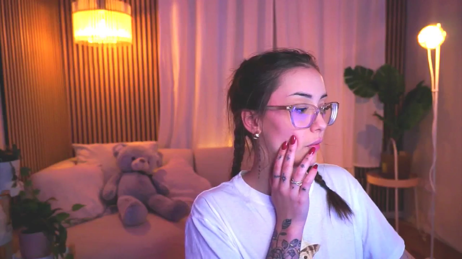 Gallery image thumbnail from Naomii18's myfreecams stream on, 03/18/2025, 18:10 image 2 of 20