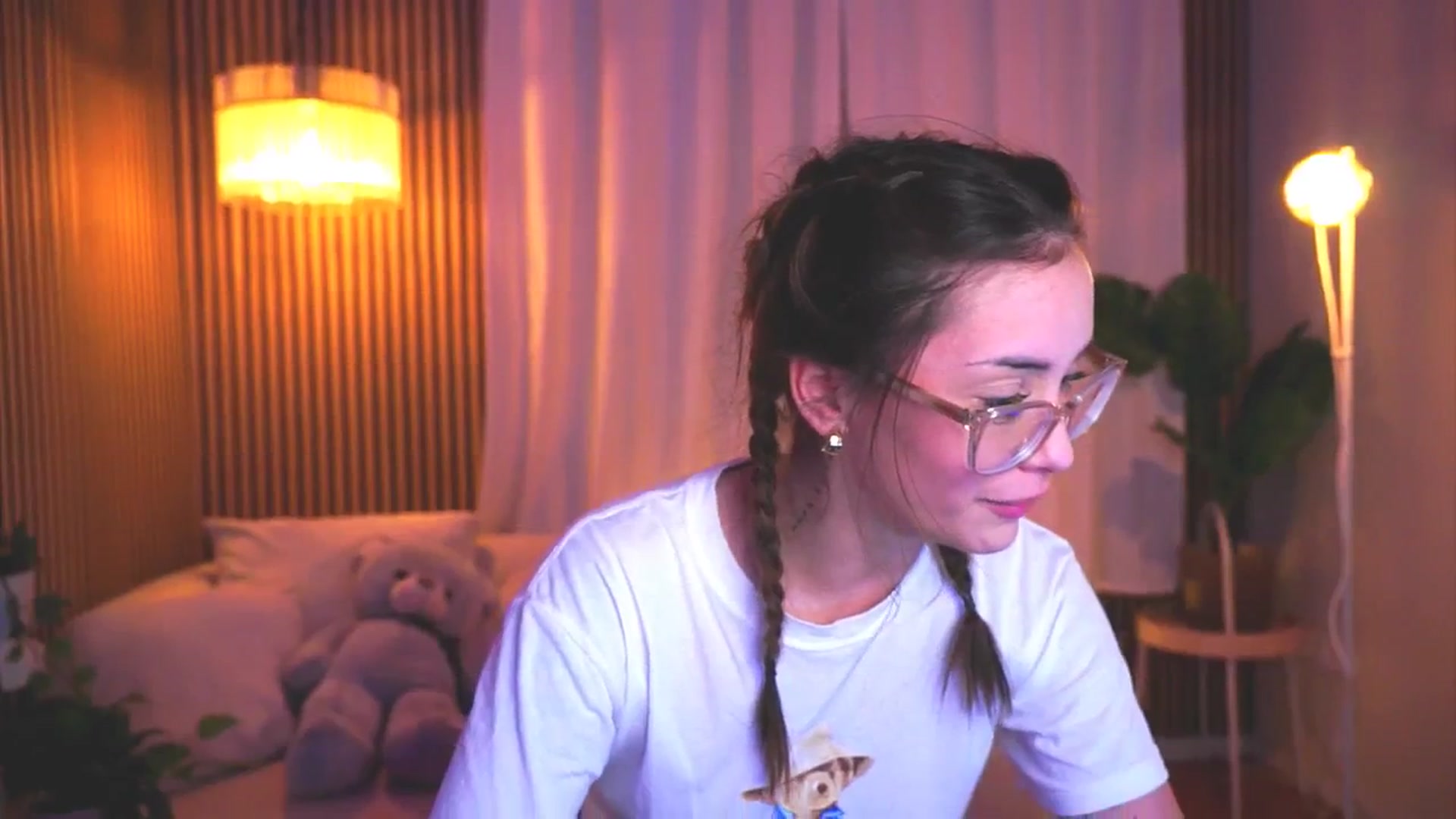 Gallery image thumbnail from Naomii18's myfreecams stream on, 03/18/2025, 18:10 image 16 of 20