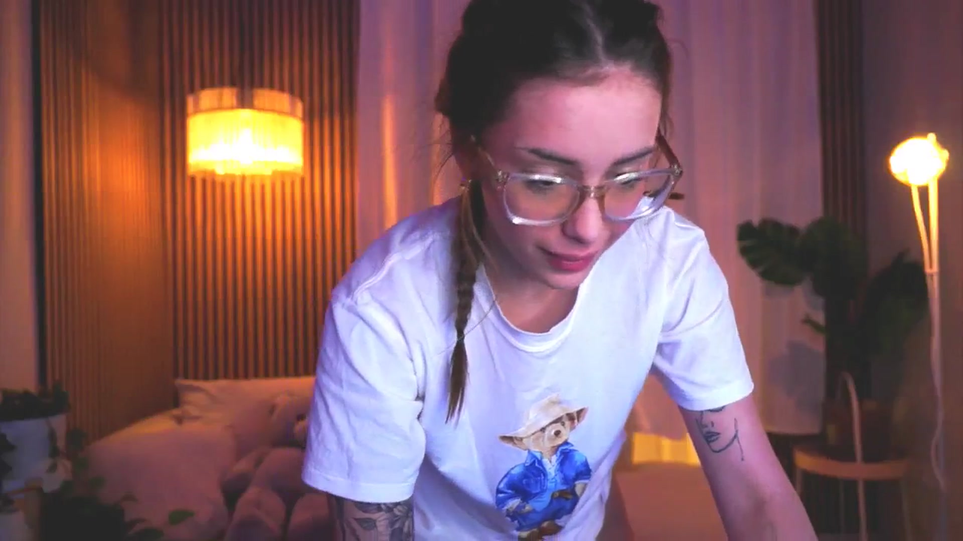 Gallery image thumbnail from Naomii18's myfreecams stream on, 03/18/2025, 18:10 image 12 of 20