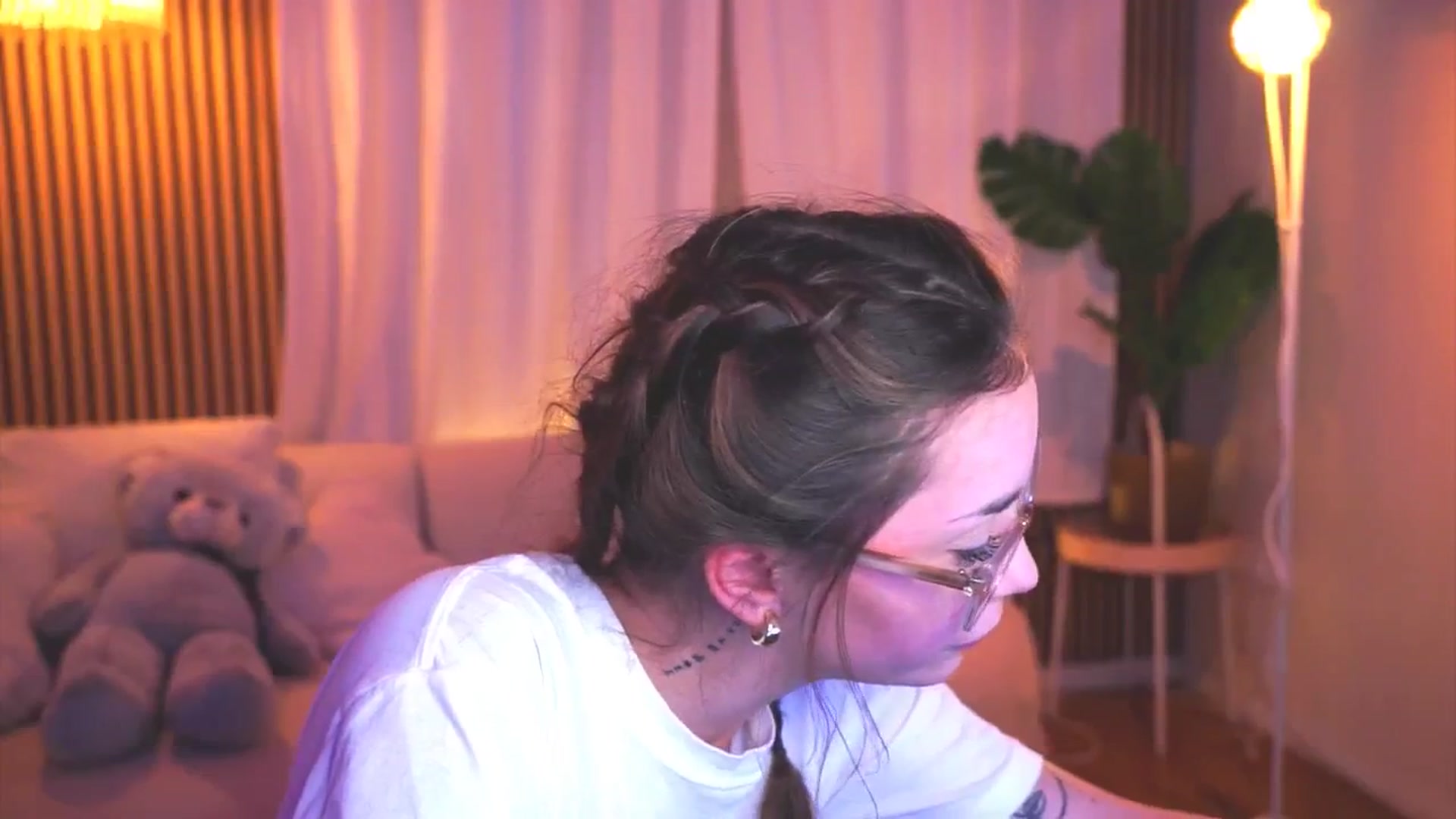 Gallery image thumbnail from Naomii18's myfreecams stream on, 03/18/2025, 18:10 image 14 of 20