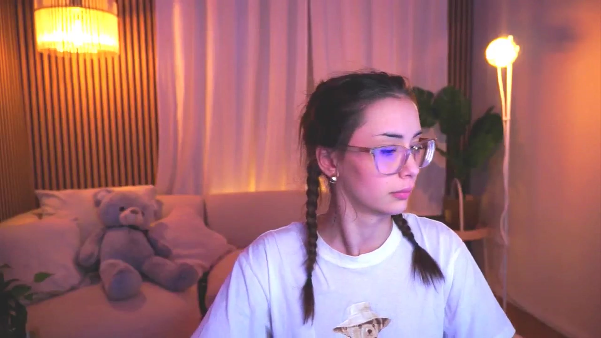Gallery image thumbnail from Naomii18's myfreecams stream on, 03/18/2025, 18:10 image 7 of 20