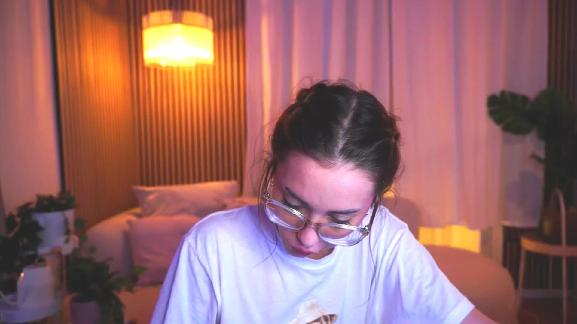 Gallery image thumbnail from Naomii18's myfreecams stream on, 03/18/2025, 20:56 image 14 of 20