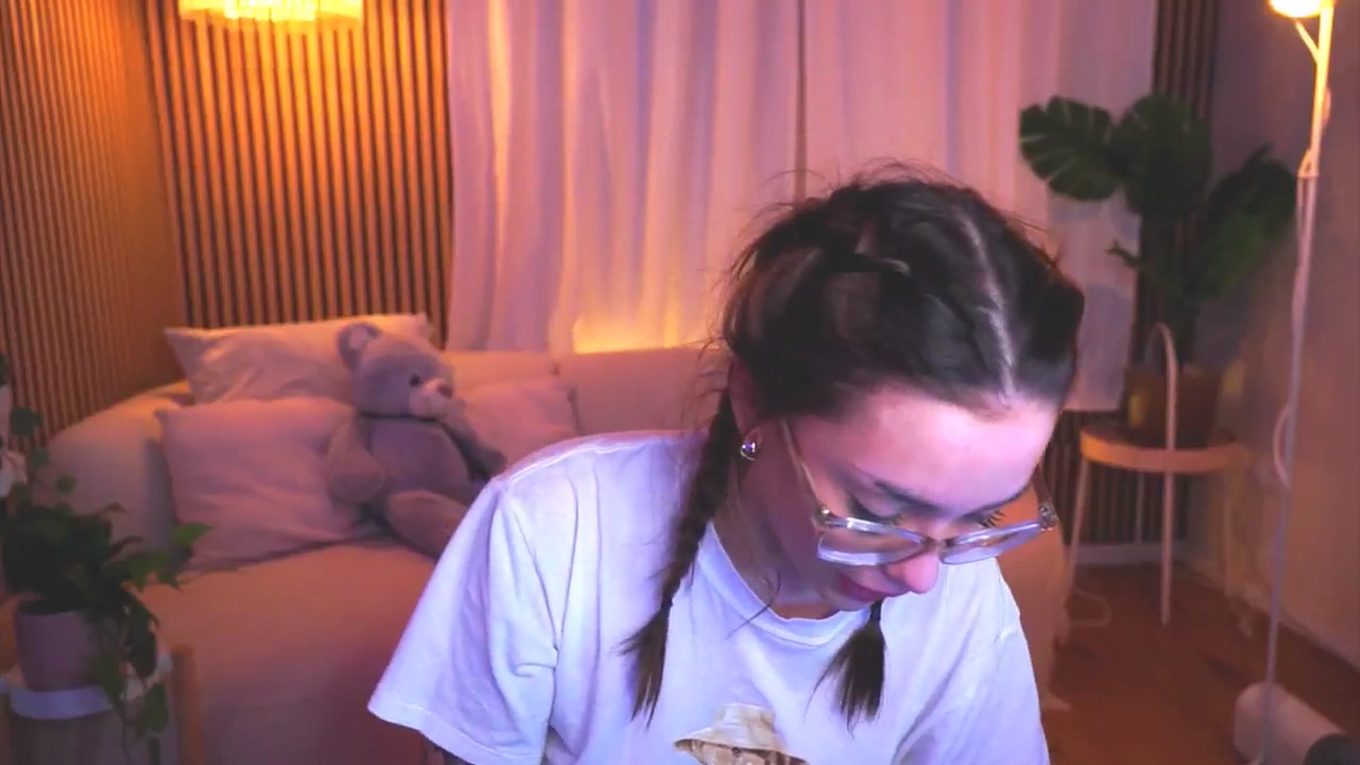 Gallery image thumbnail from Naomii18's myfreecams stream on, 03/18/2025, 20:56 image 6 of 20