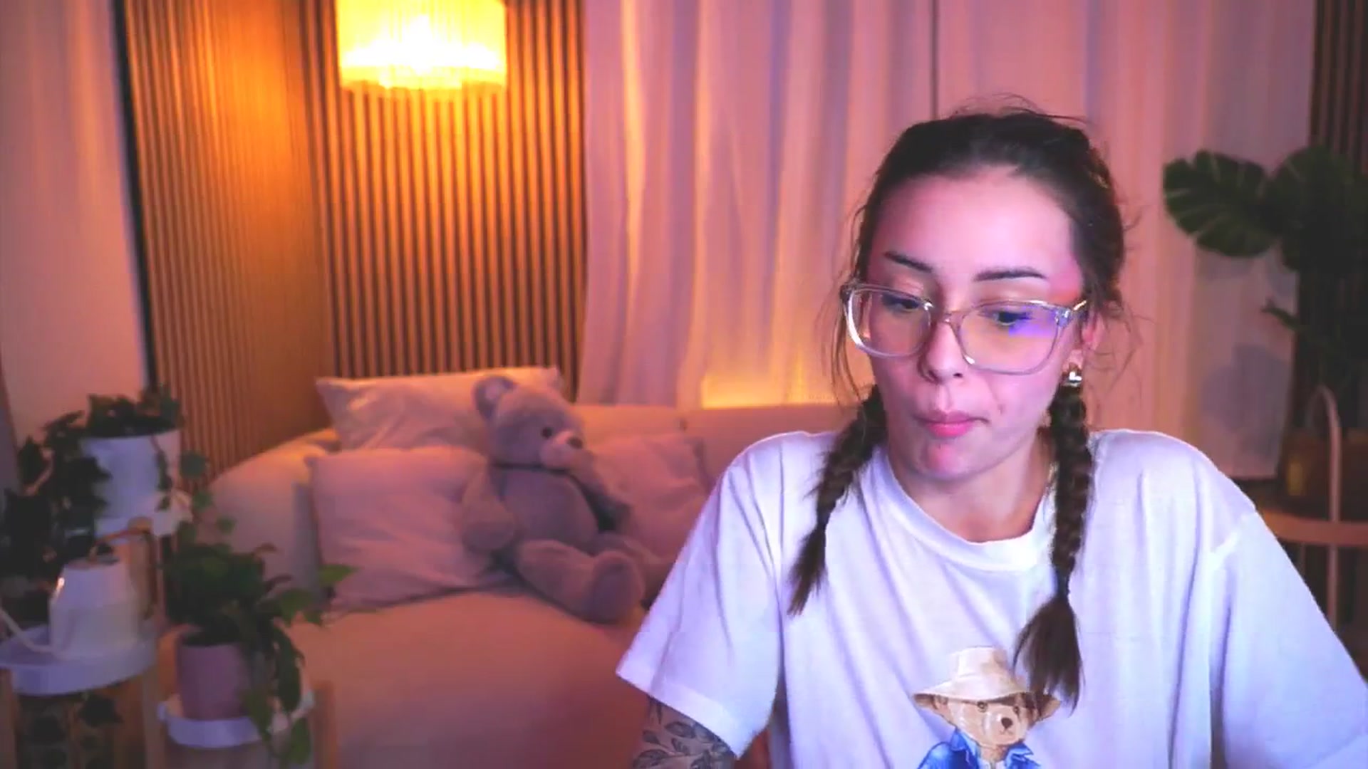 Gallery image thumbnail from Naomii18's myfreecams stream on, 03/18/2025, 20:56 image 13 of 20