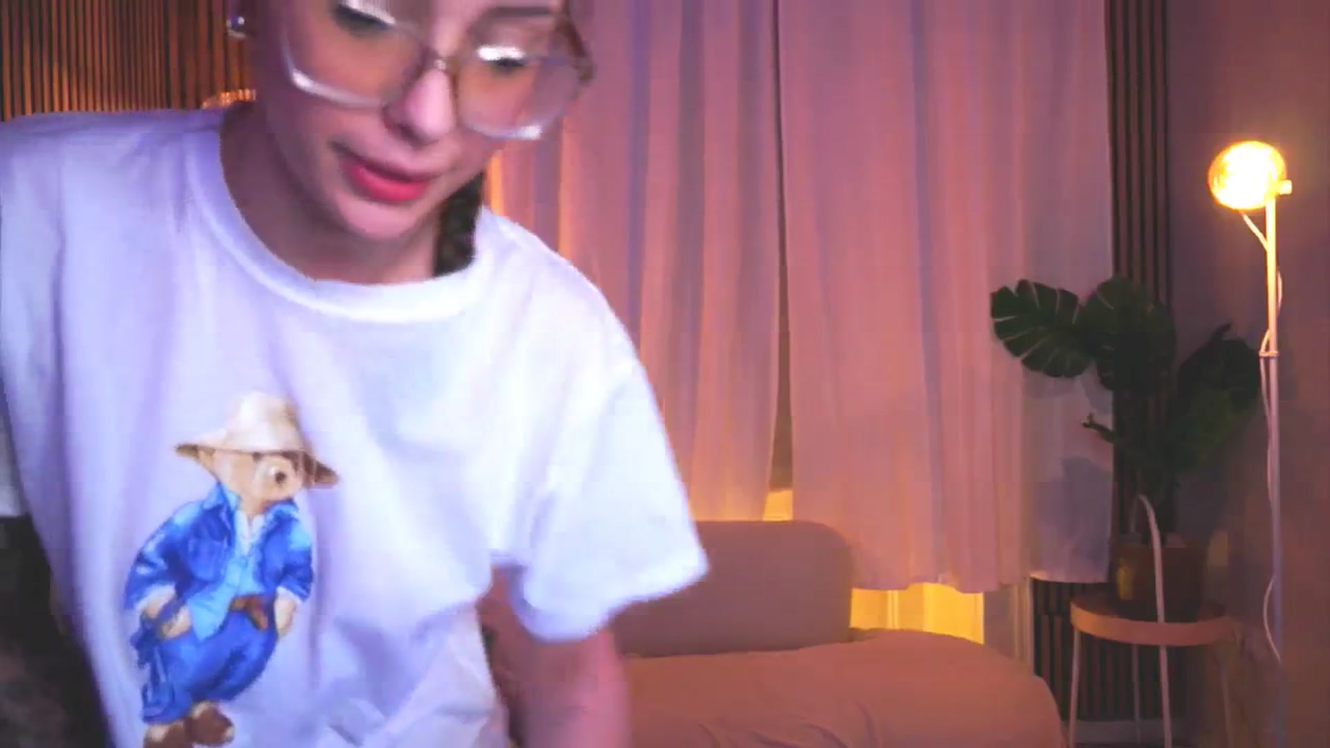 Gallery image thumbnail from Naomii18's myfreecams stream on, 03/18/2025, 20:56 image 4 of 20