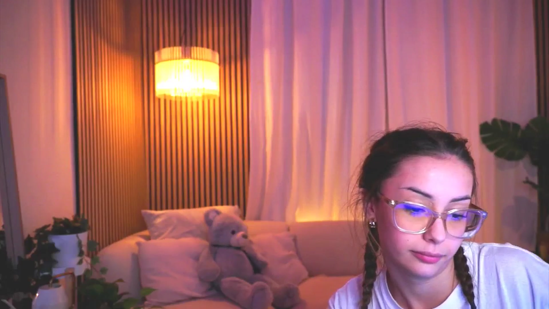 Gallery image thumbnail from Naomii18's myfreecams stream on, 03/18/2025, 20:56 image 11 of 20