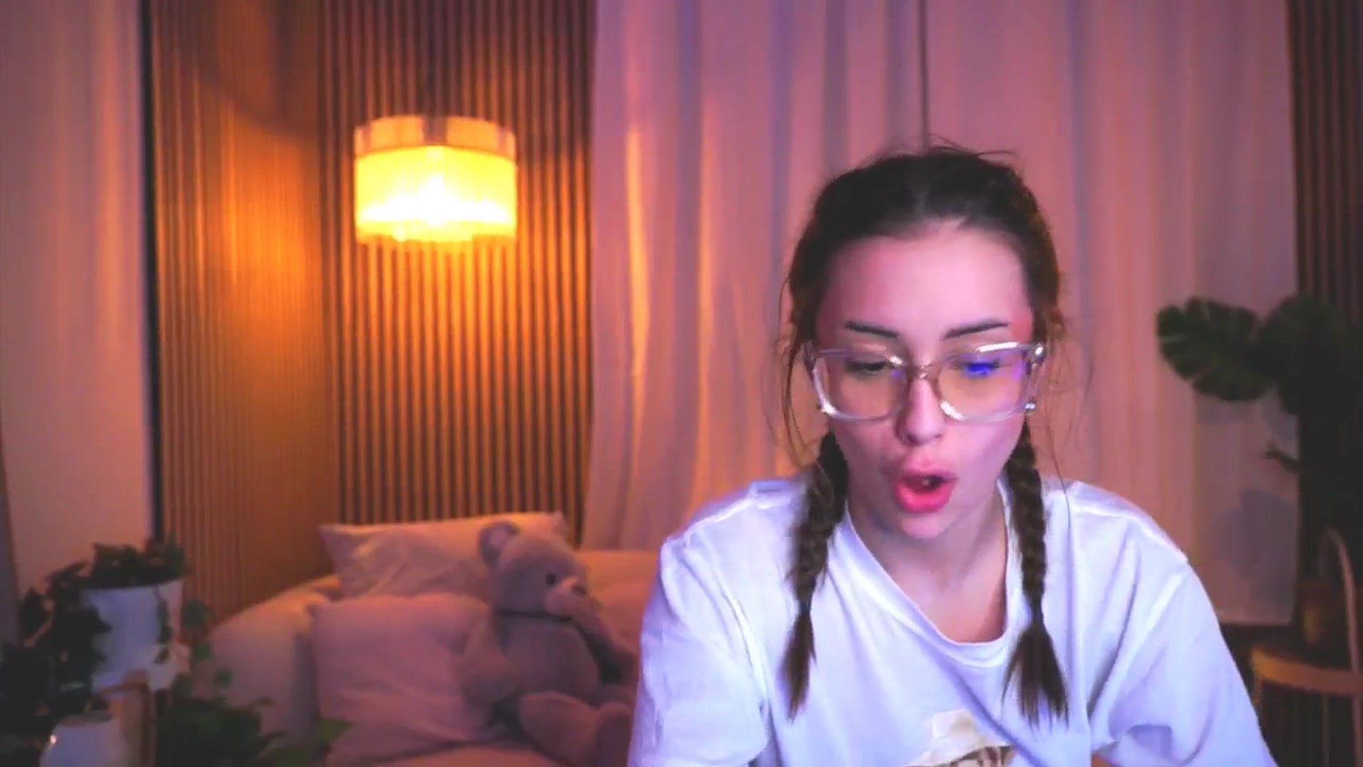 Gallery image thumbnail from Naomii18's myfreecams stream on, 03/18/2025, 20:56 image 9 of 20