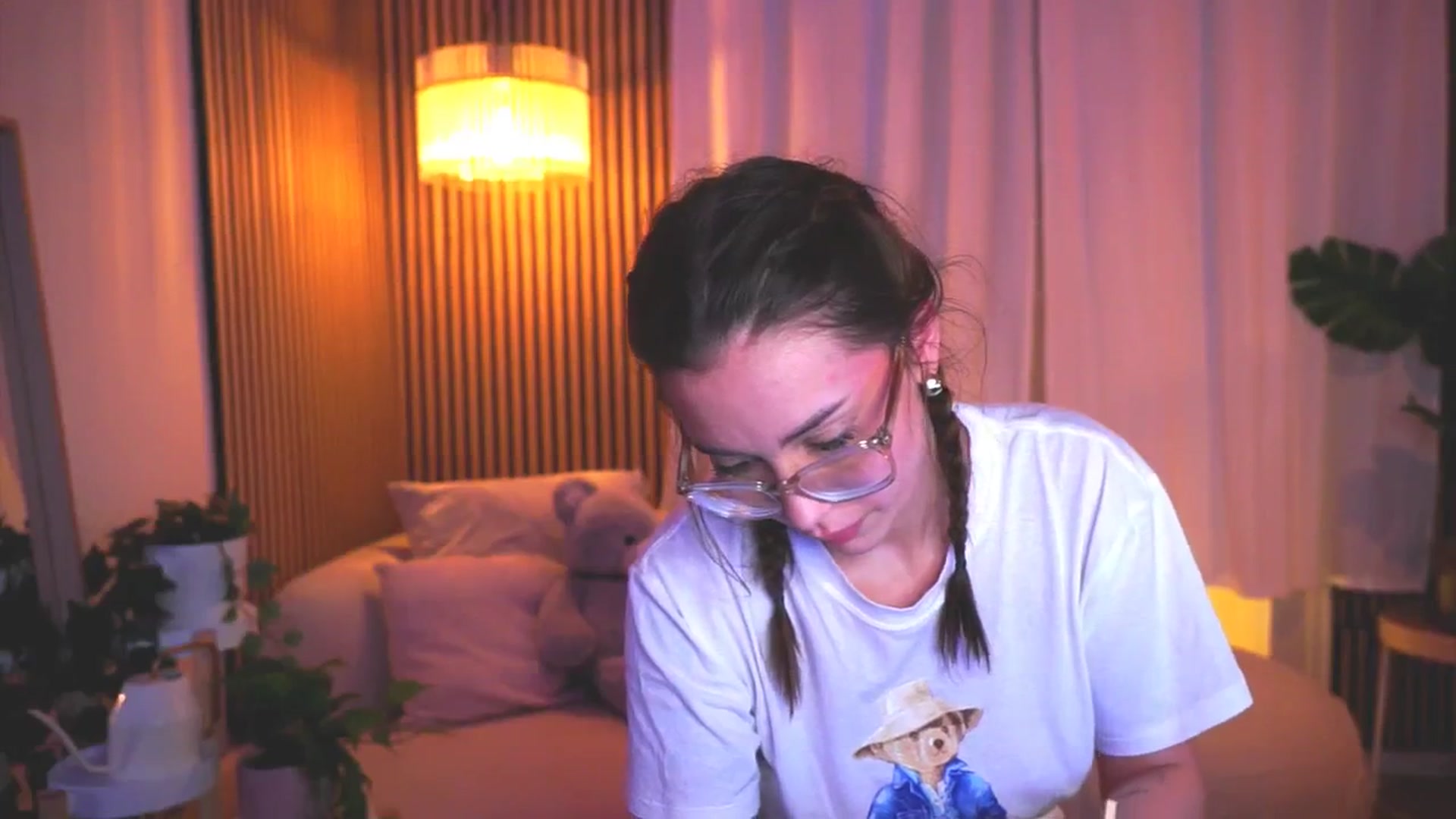 Gallery image thumbnail from Naomii18's myfreecams stream on, 03/18/2025, 20:56 image 10 of 20