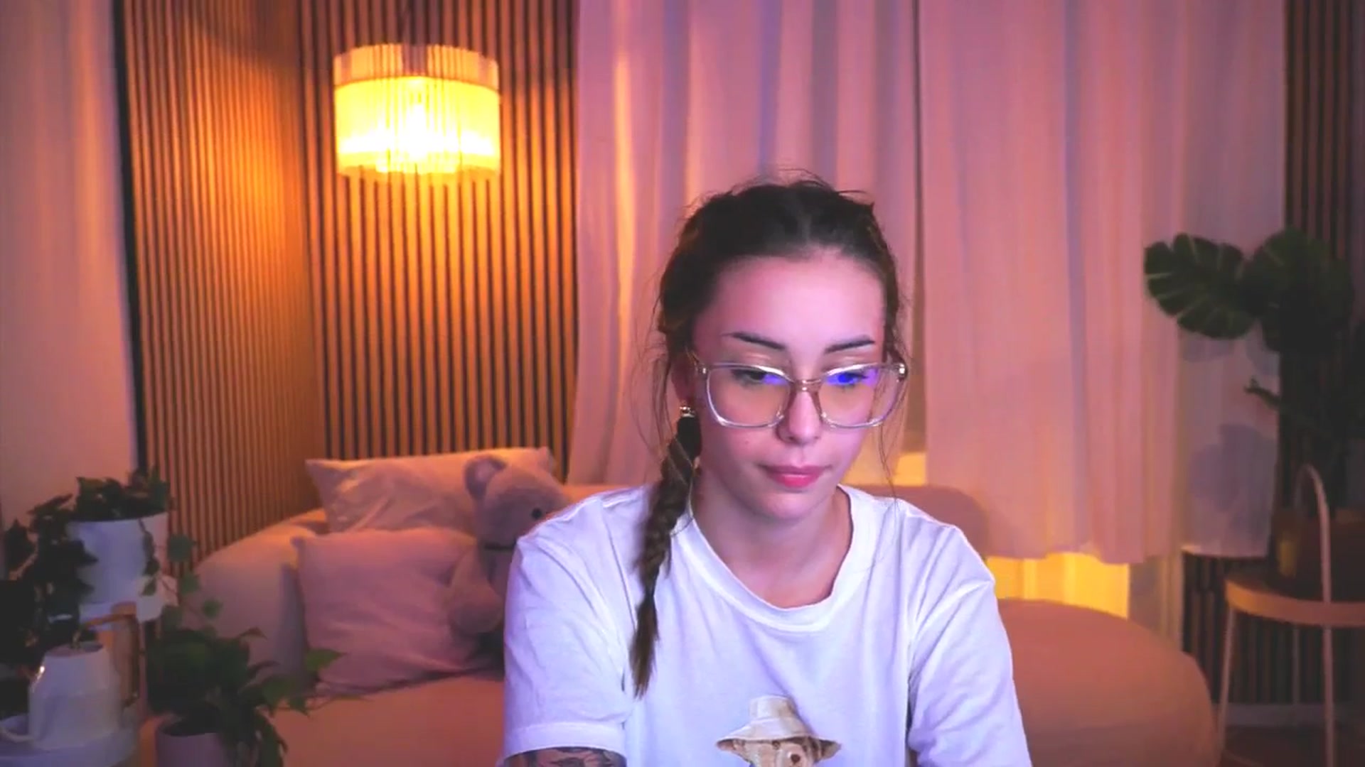 Gallery image thumbnail from Naomii18's myfreecams stream on, 03/18/2025, 20:56 image 12 of 20