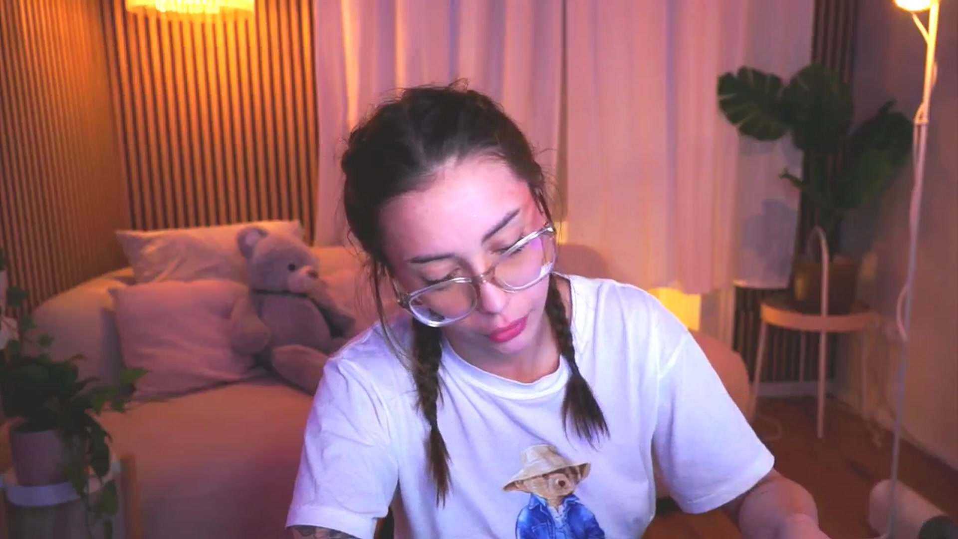 Gallery image thumbnail from Naomii18's myfreecams stream on, 03/18/2025, 20:56 image 7 of 20