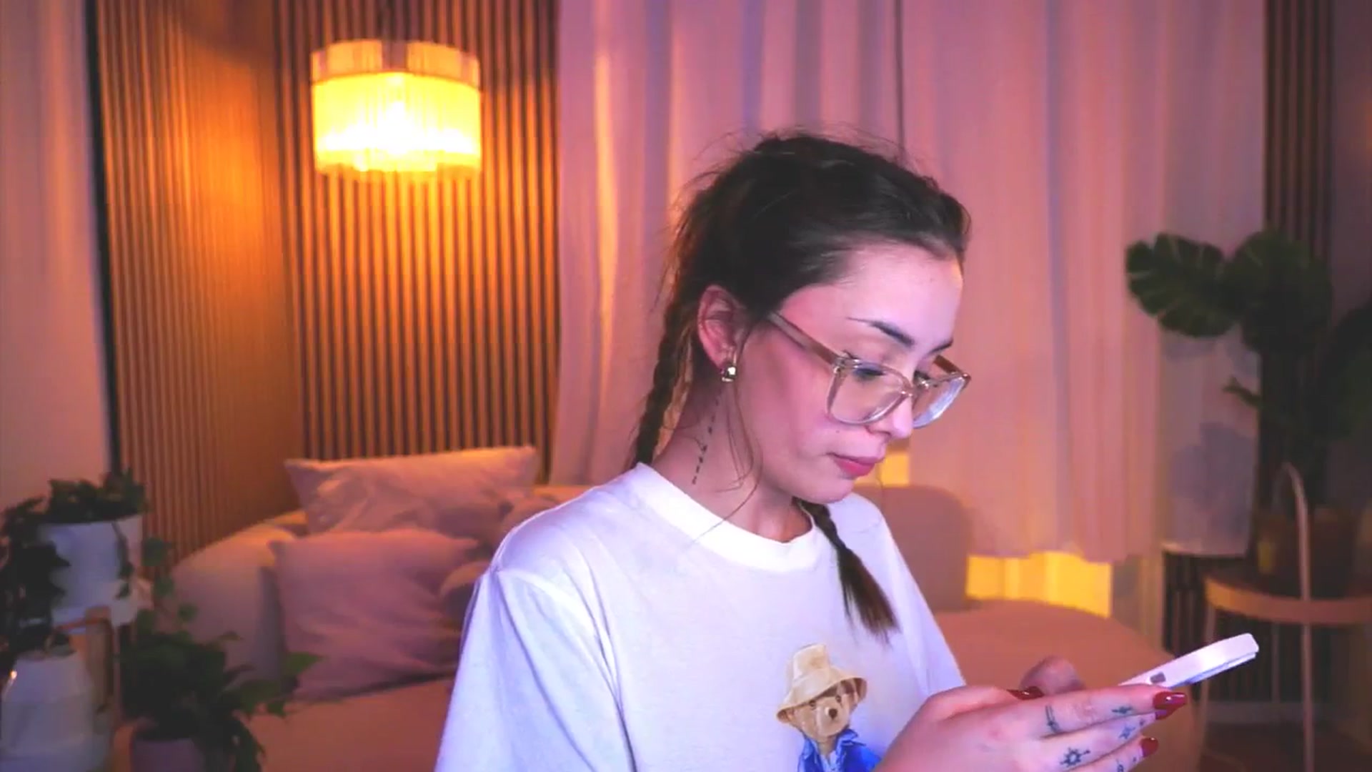 Gallery image thumbnail from Naomii18's myfreecams stream on, 03/18/2025, 20:56 image 15 of 20