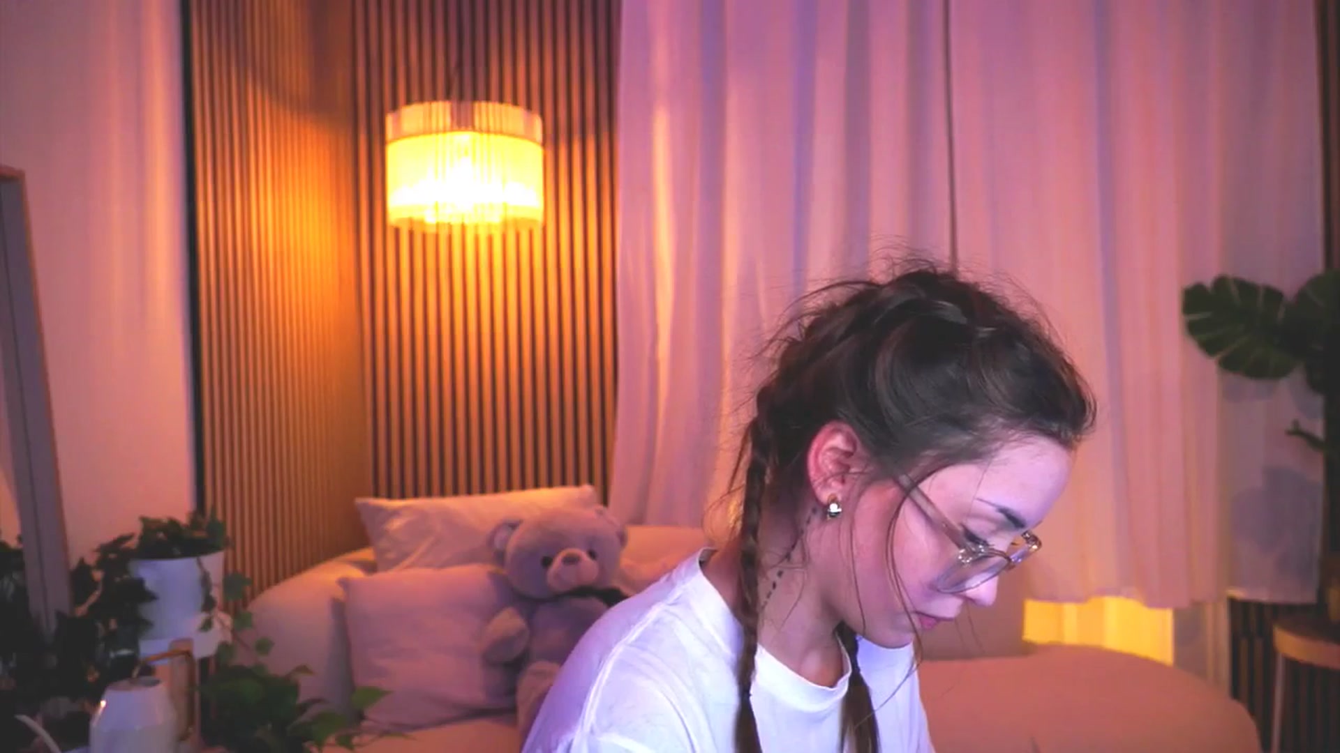 Gallery image thumbnail from Naomii18's myfreecams stream on, 03/18/2025, 22:03 image 3 of 20