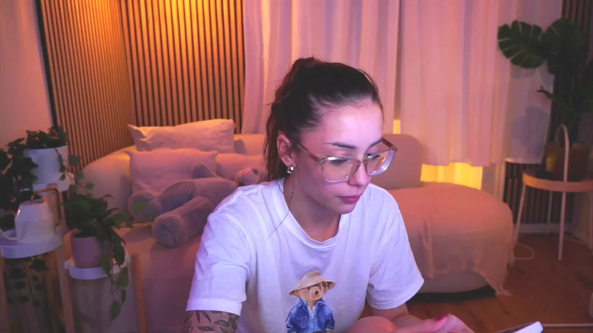 Gallery image thumbnail from Naomii18's myfreecams stream on, 03/18/2025, 22:56 image 1 of 20