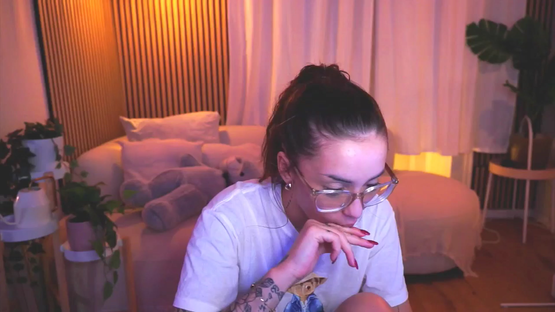 Gallery image thumbnail from Naomii18's myfreecams stream on, 03/18/2025, 22:56 image 2 of 20