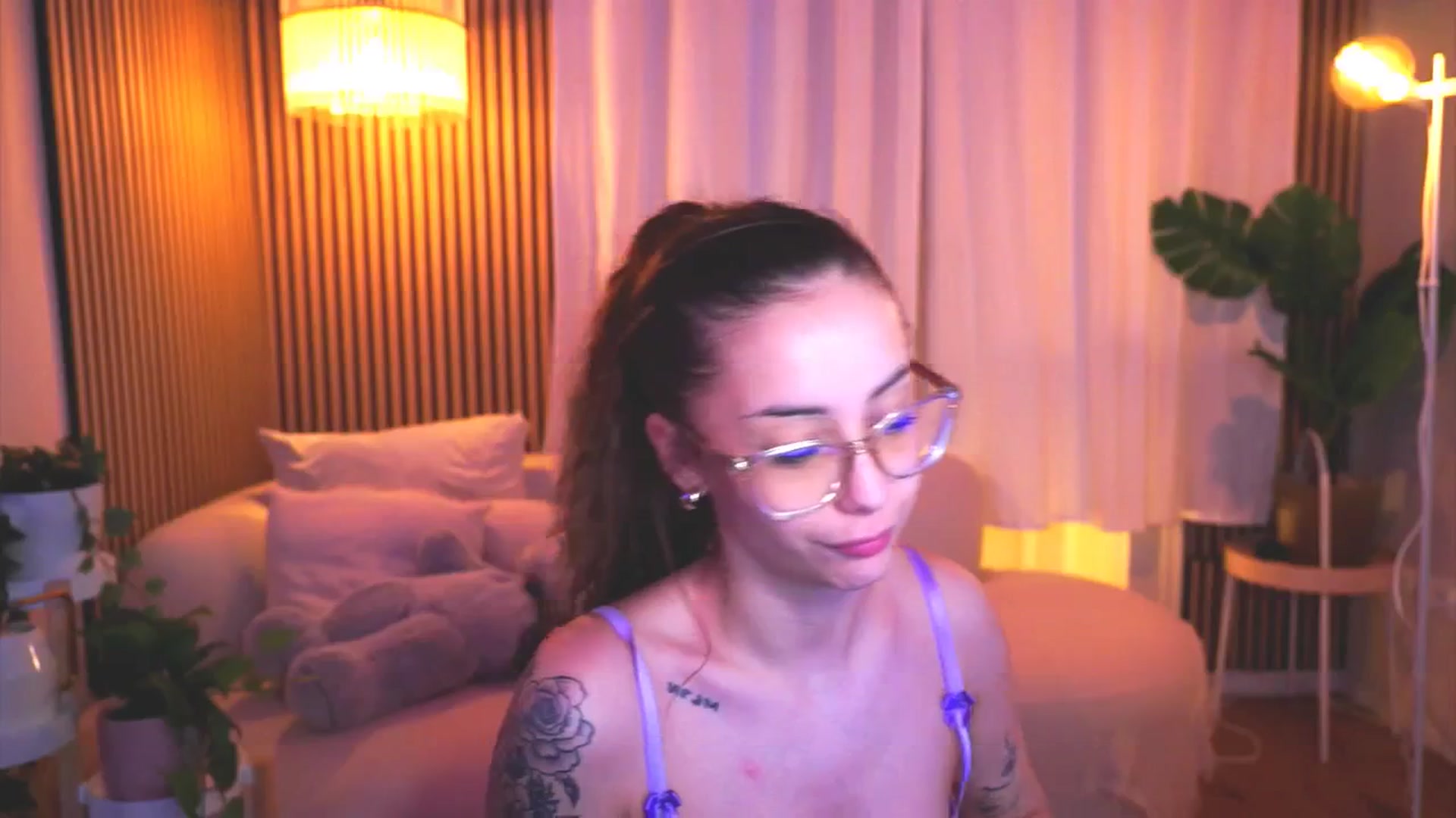 Gallery image thumbnail from Naomii18's myfreecams stream on, 03/18/2025, 22:56 image 17 of 20