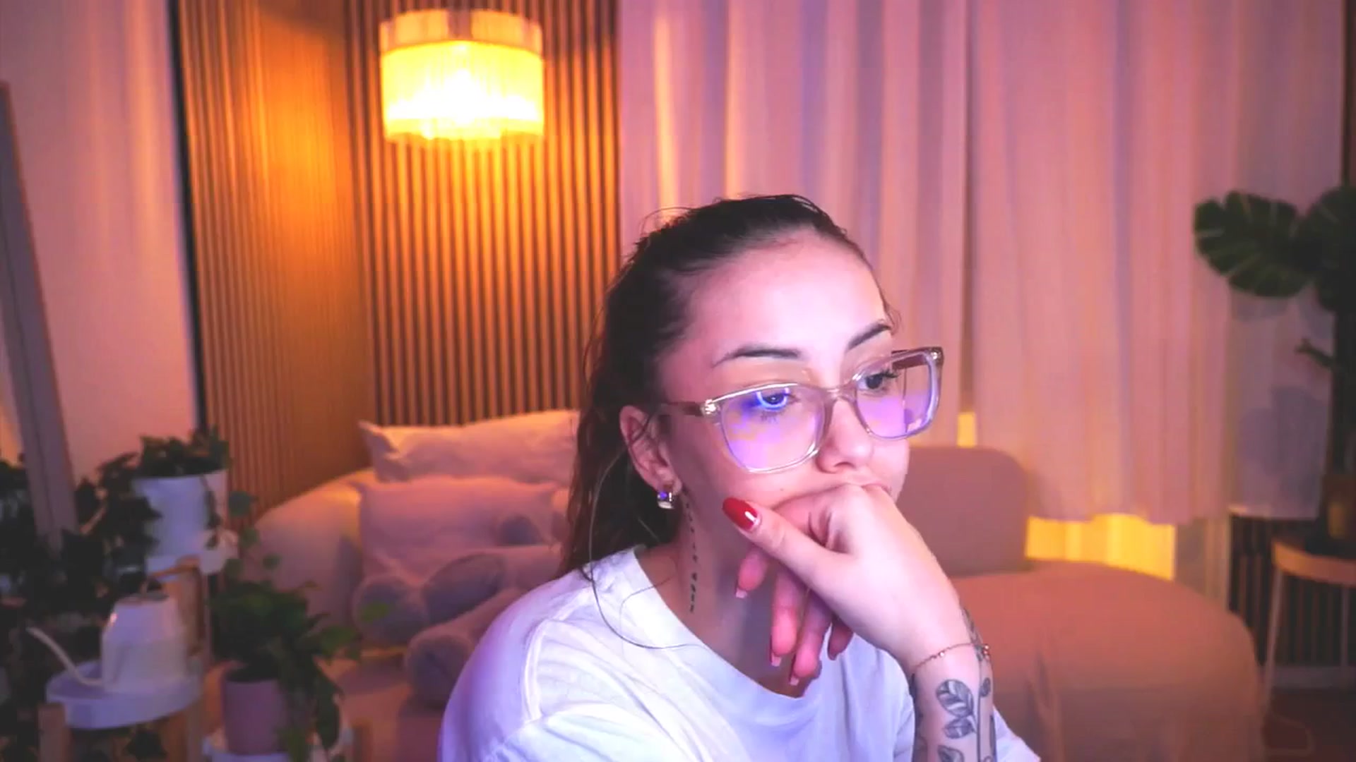 Gallery image thumbnail from Naomii18's myfreecams stream on, 03/18/2025, 22:56 image 5 of 20