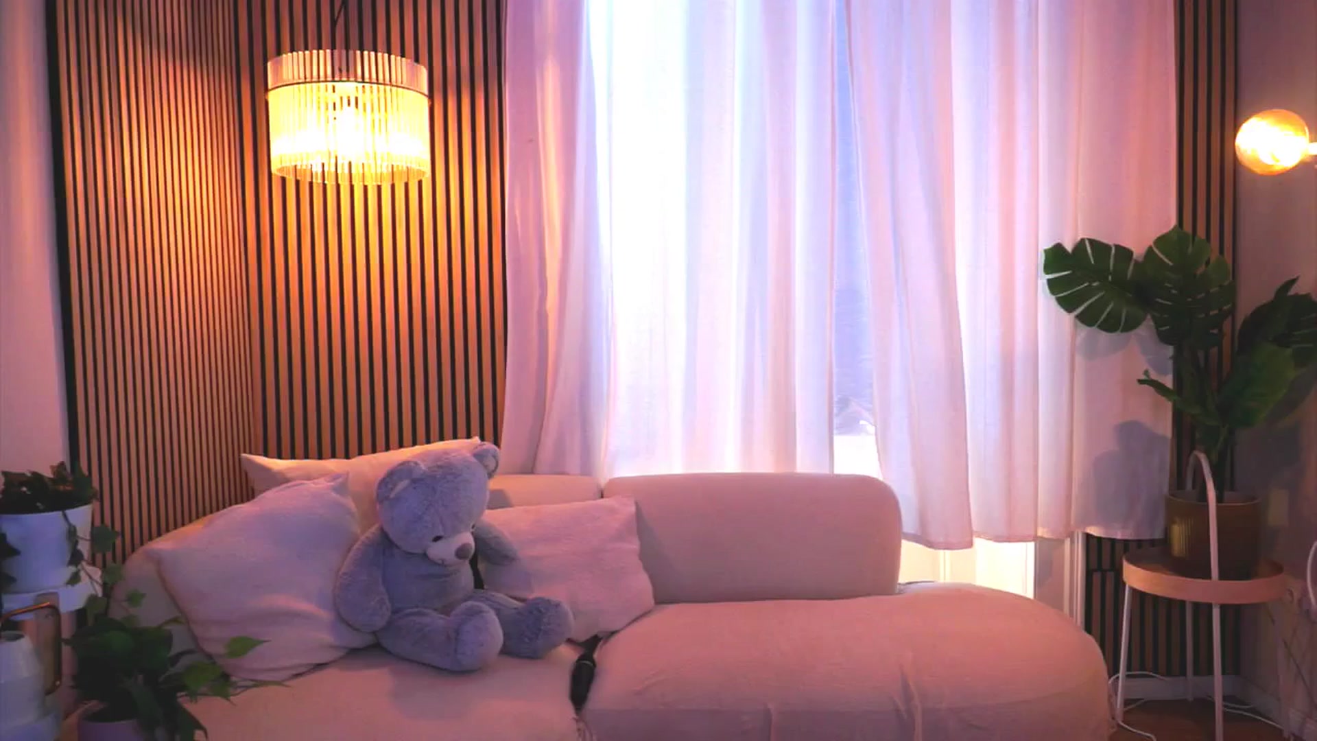 Gallery image thumbnail from Naomii18's myfreecams stream on, 03/19/2025, 14:04 image 13 of 20