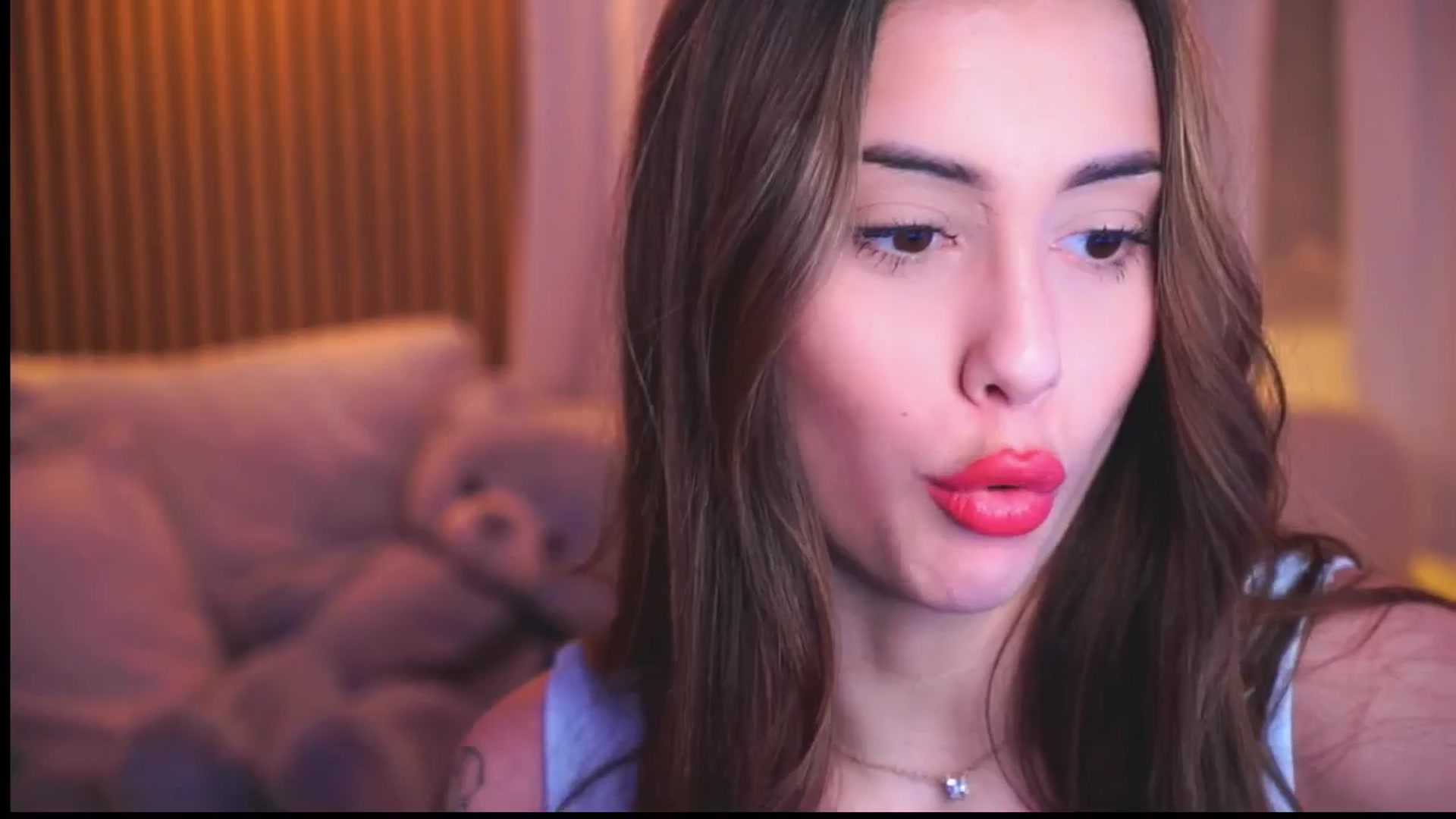 Gallery image thumbnail from Naomii18's myfreecams stream on, 03/19/2025, 18:27 image 17 of 20