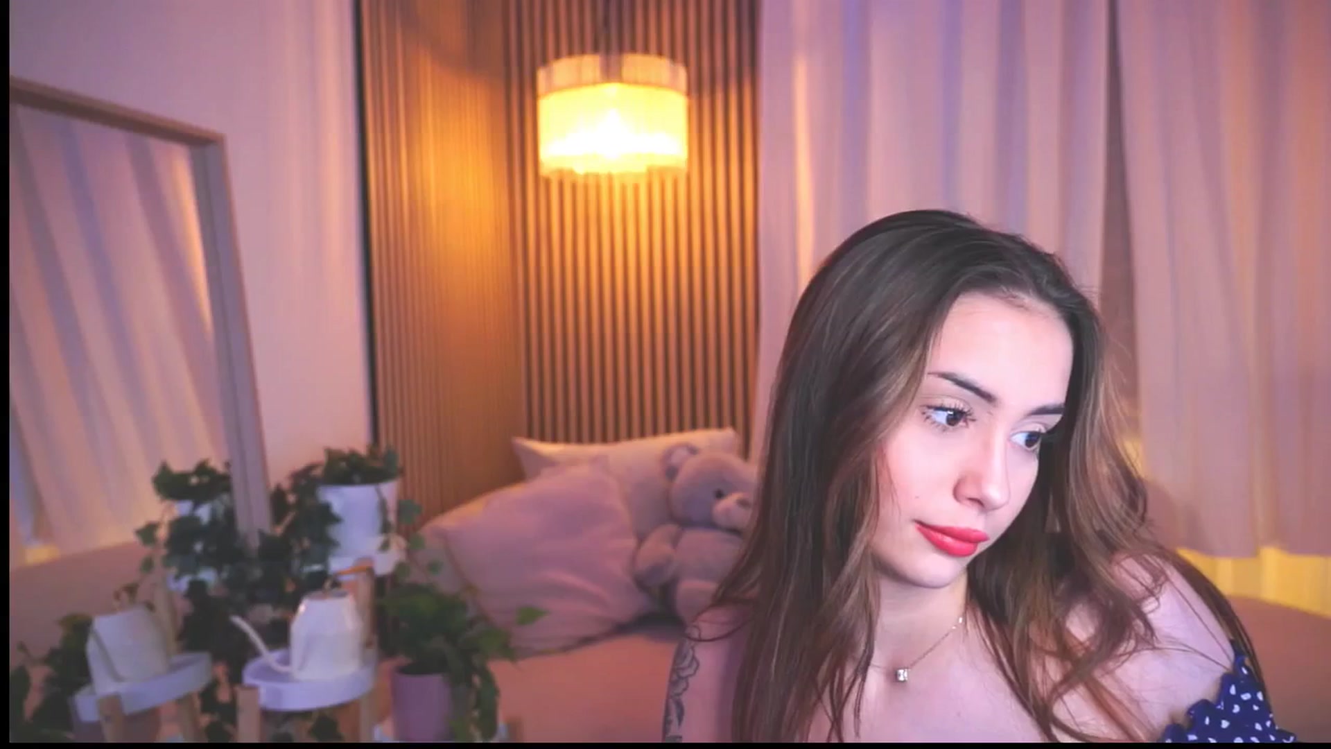 Gallery image thumbnail from Naomii18's myfreecams stream on, 03/19/2025, 18:27 image 8 of 20