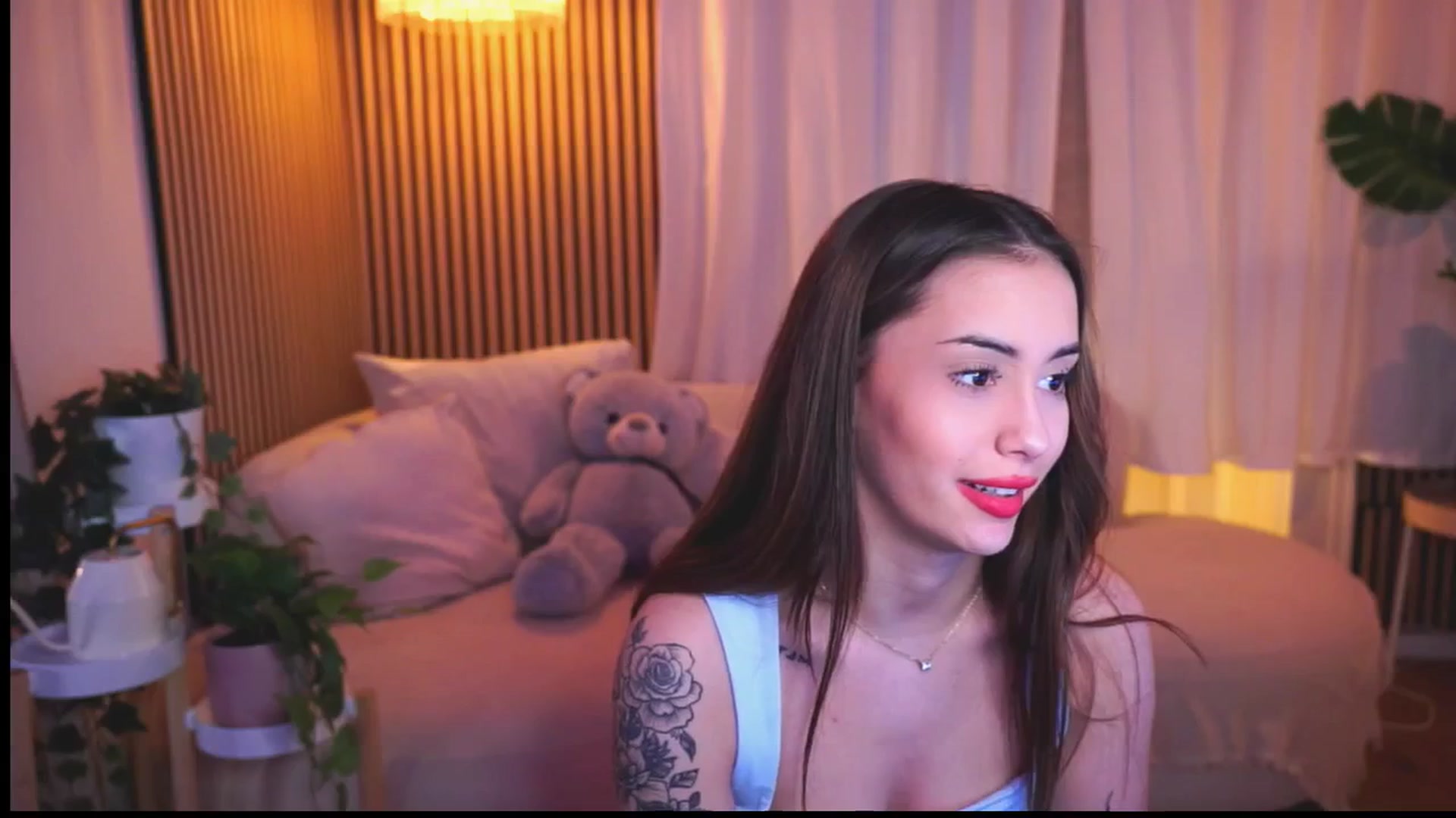 Gallery image thumbnail from Naomii18's myfreecams stream on, 03/19/2025, 18:27 image 20 of 20