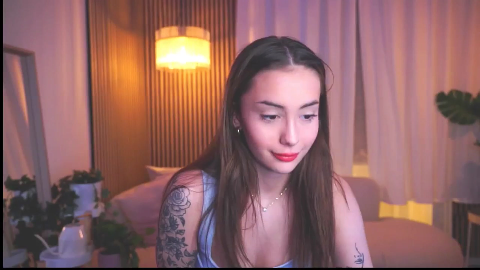 Gallery image thumbnail from Naomii18's myfreecams stream on, 03/19/2025, 18:27 image 9 of 20