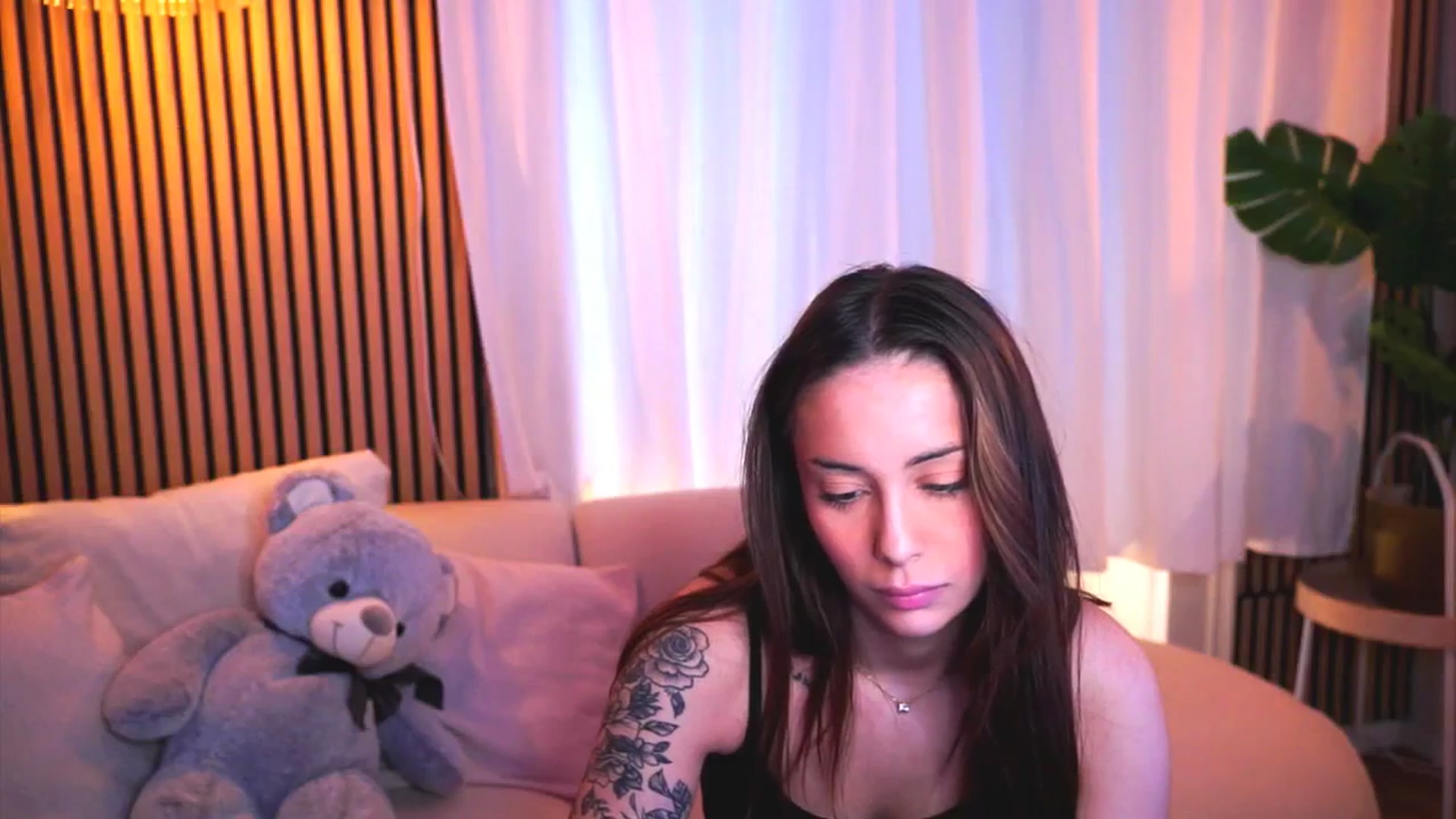 Gallery image thumbnail from Naomii18's myfreecams stream on, 03/20/2025, 09:53 image 17 of 20