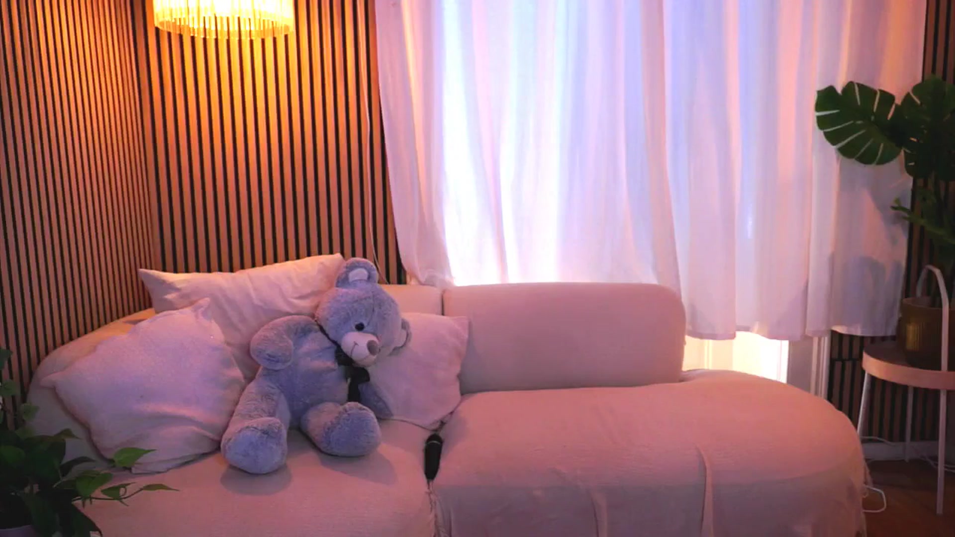 Gallery image thumbnail from Naomii18's myfreecams stream on, 03/20/2025, 09:53 image 11 of 20