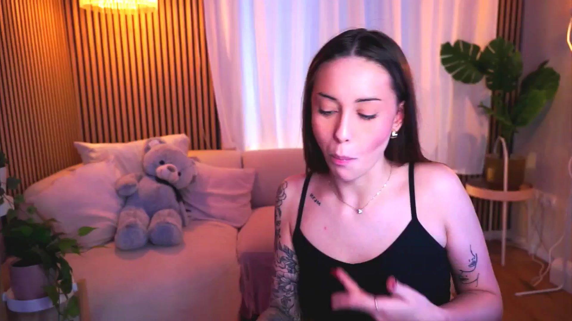 Gallery image thumbnail from Naomii18's myfreecams stream on, 03/20/2025, 11:16 image 9 of 20