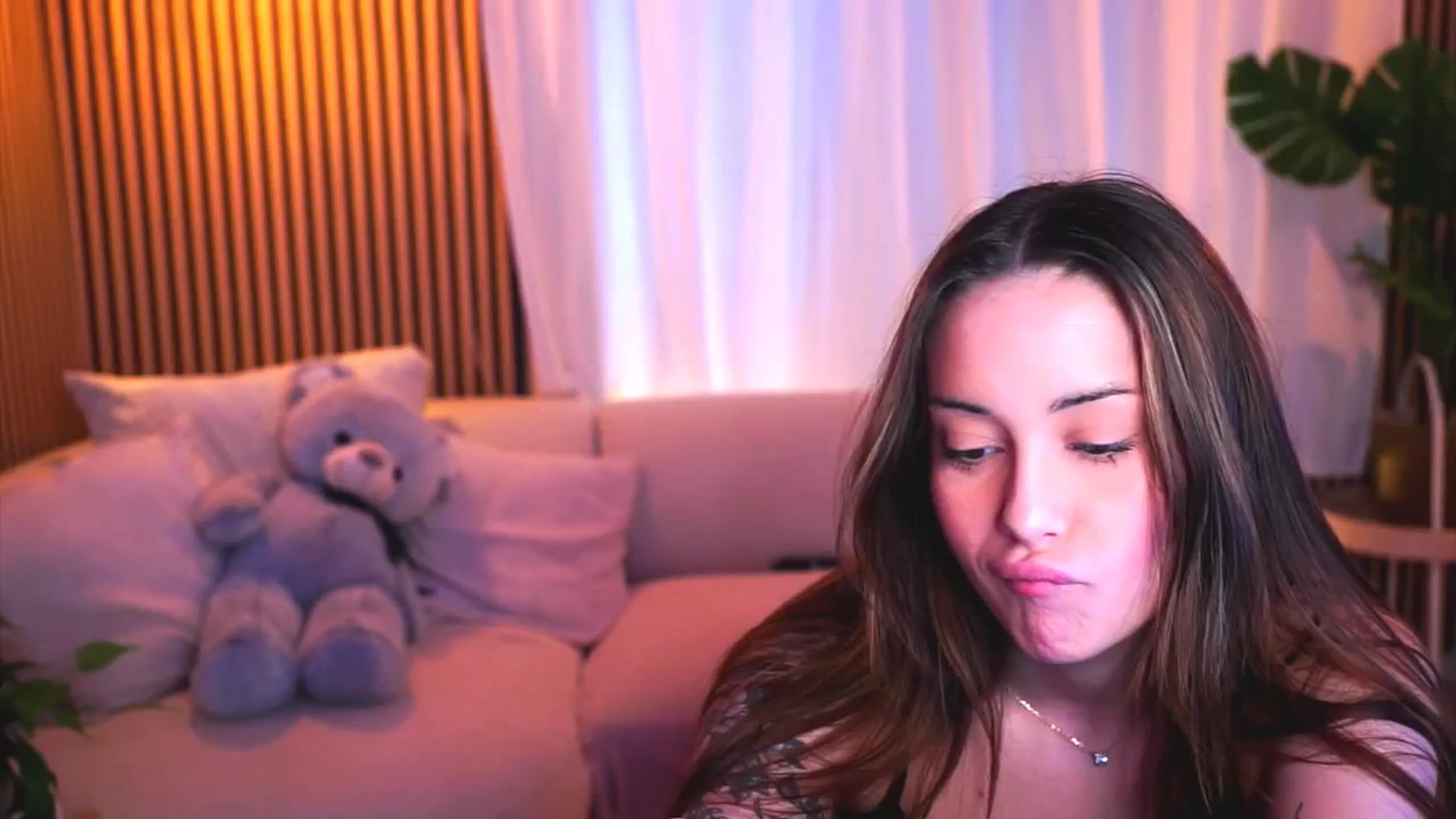 Gallery image thumbnail from Naomii18's myfreecams stream on, 03/20/2025, 11:16 image 2 of 20