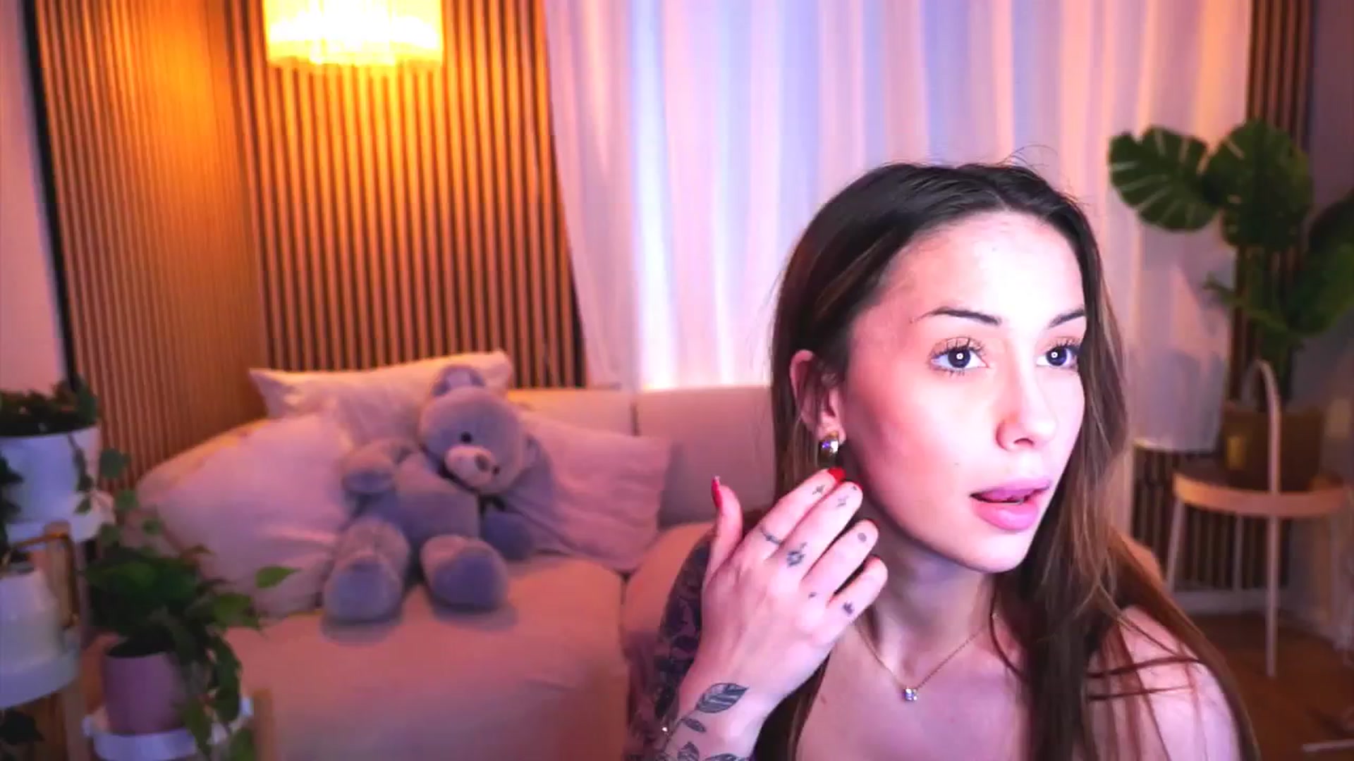 Gallery image thumbnail from Naomii18's myfreecams stream on, 03/20/2025, 11:16 image 13 of 20