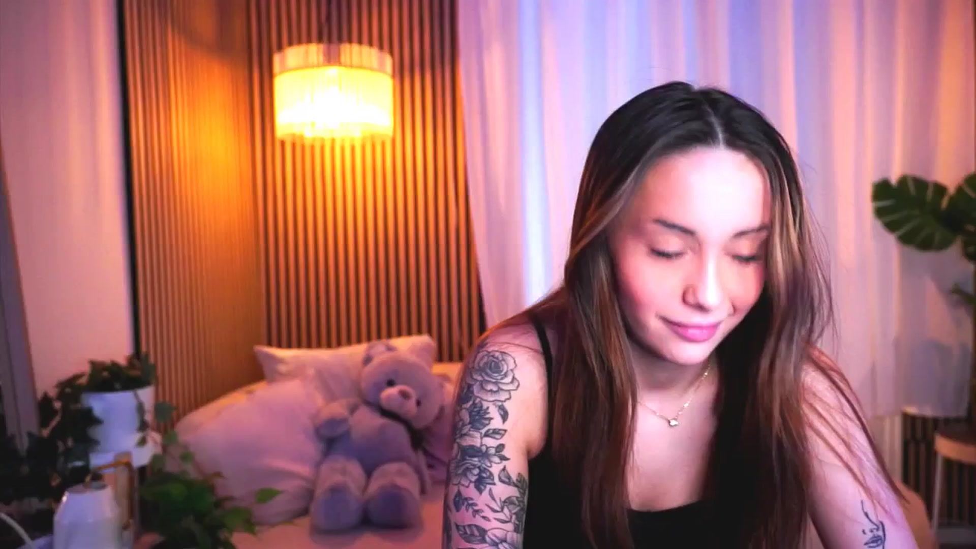 Gallery image thumbnail from Naomii18's myfreecams stream on, 03/20/2025, 11:16 image 4 of 20