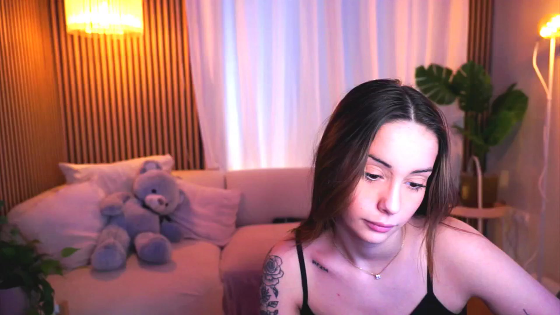 Gallery image thumbnail from Naomii18's myfreecams stream on, 03/20/2025, 12:35 image 10 of 20