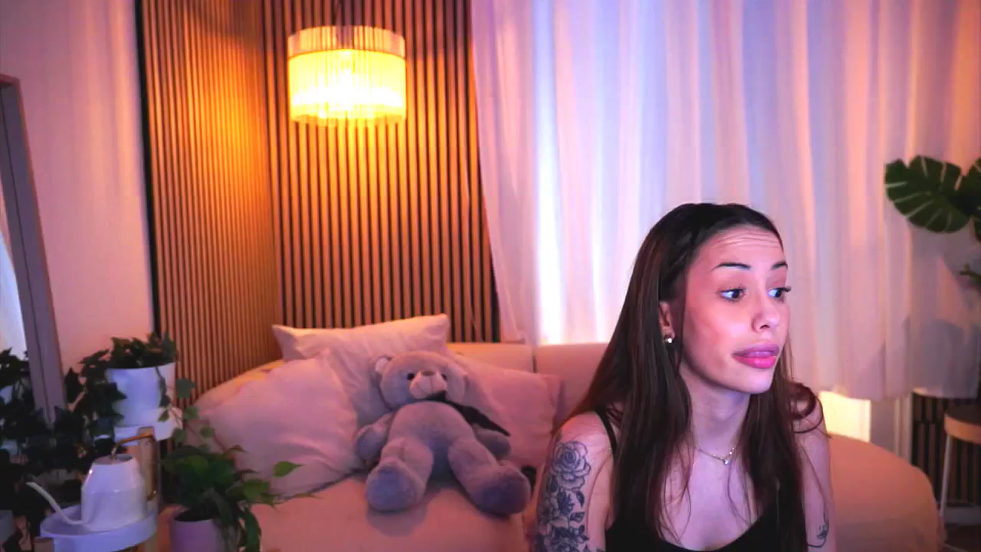 Gallery image thumbnail from Naomii18's myfreecams stream on, 03/20/2025, 12:35 image 20 of 20