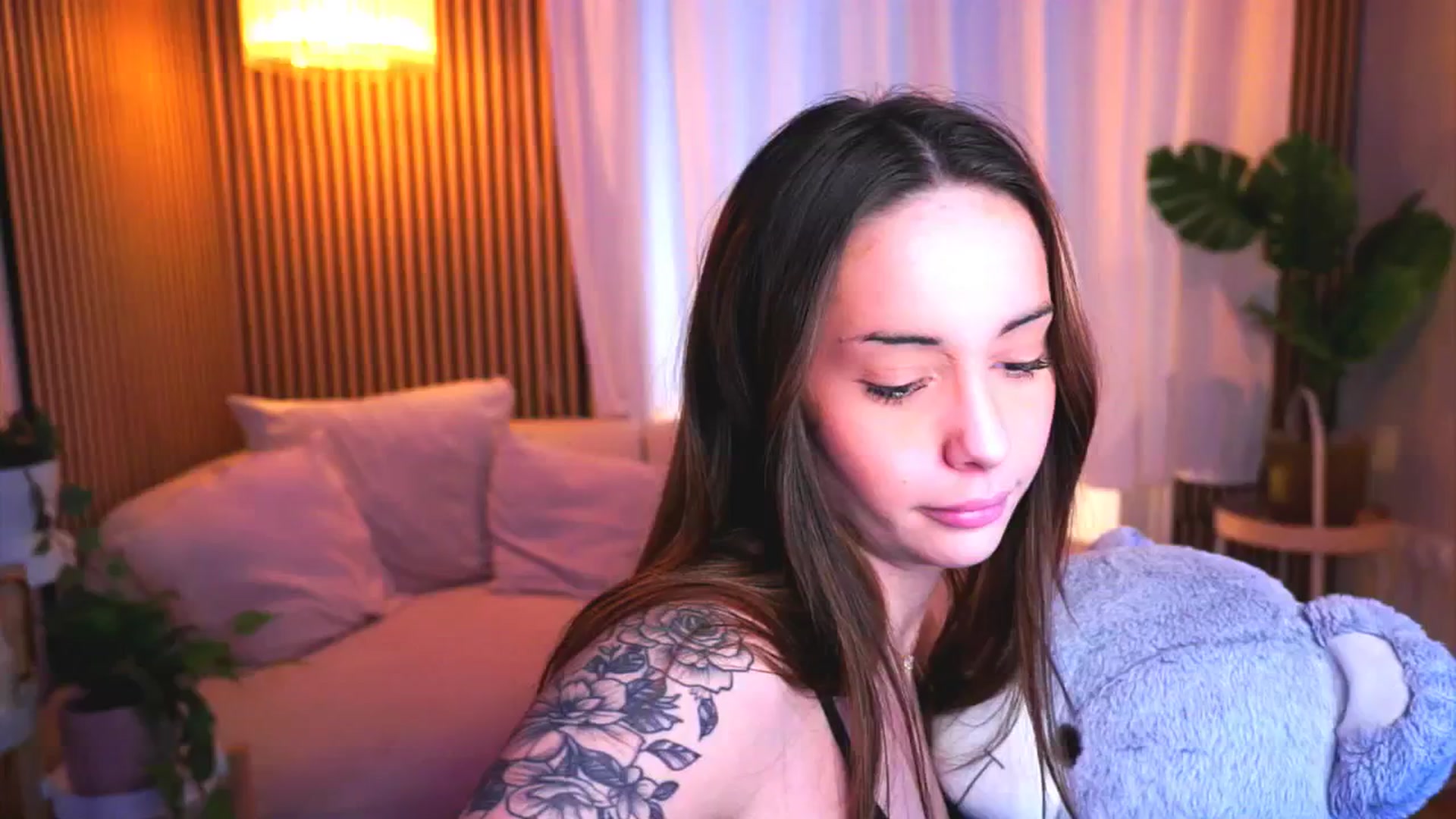 Gallery image thumbnail from Naomii18's myfreecams stream on, 03/20/2025, 12:35 image 14 of 20